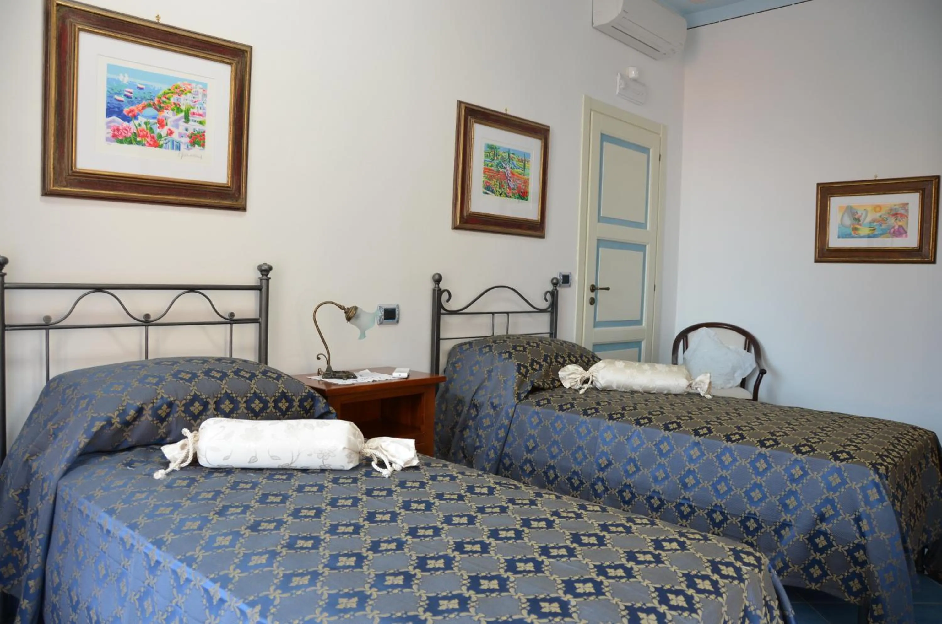 Photo of the whole room, Bed in Donna Alda Affittacamere Capitello dal 2012