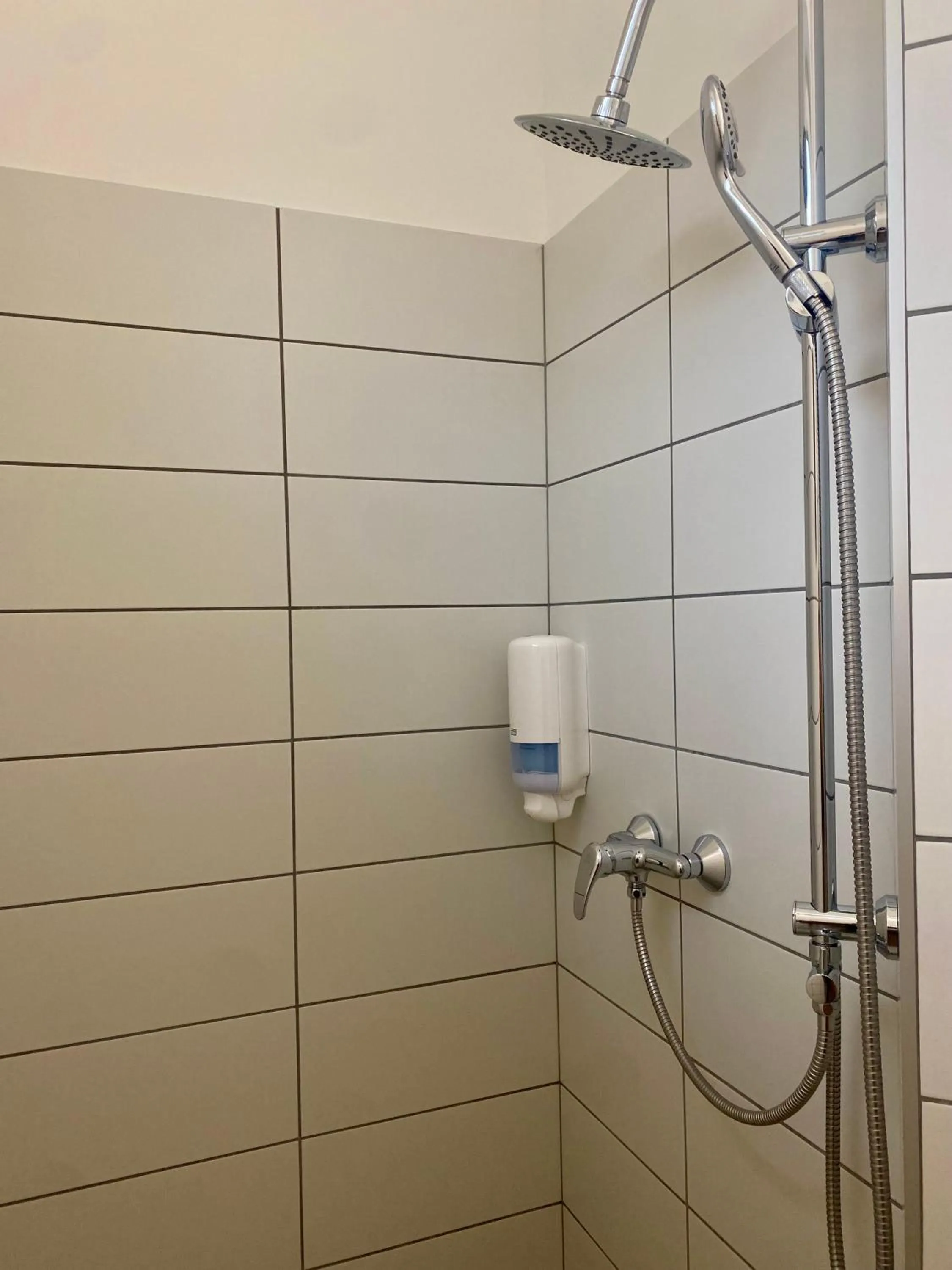 Shower in Vecsési Rendezvényközpont és Panzió