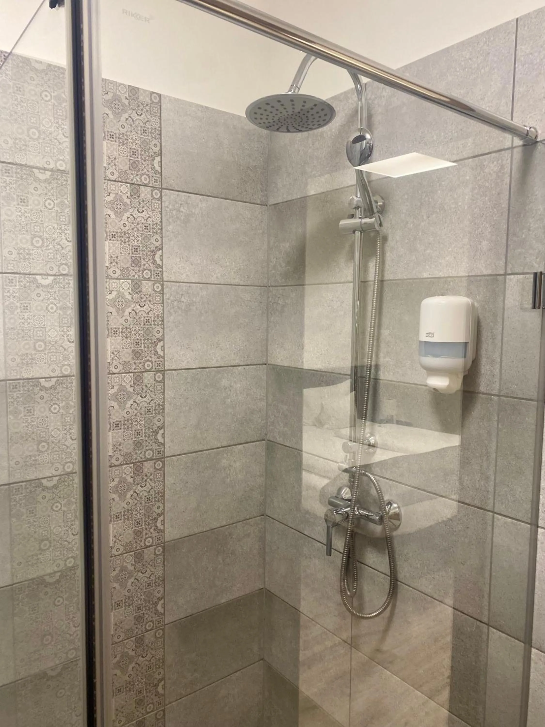 Shower in Vecsési Rendezvényközpont és Panzió