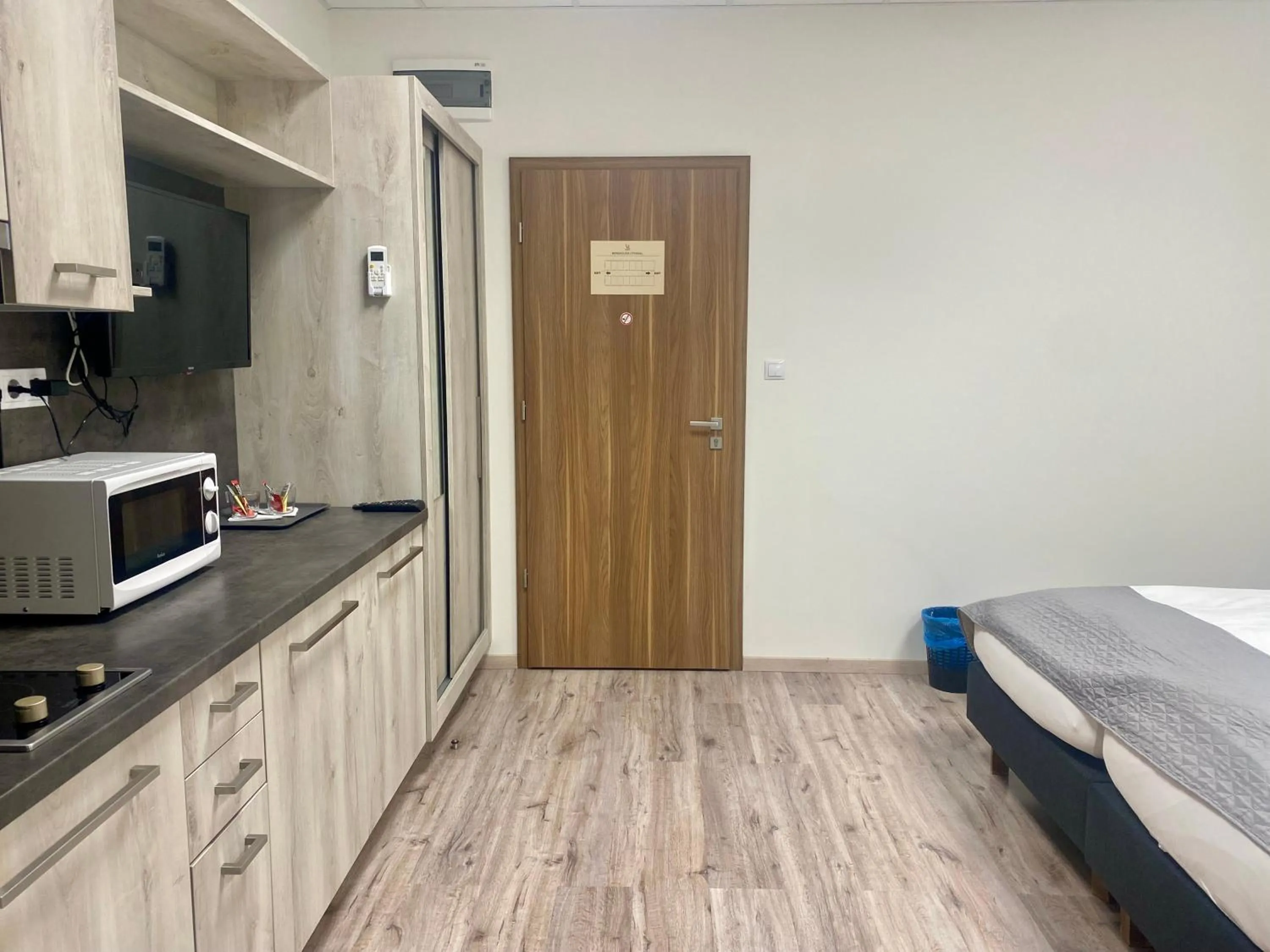 kitchen, Bed in Vecsési Rendezvényközpont és Panzió