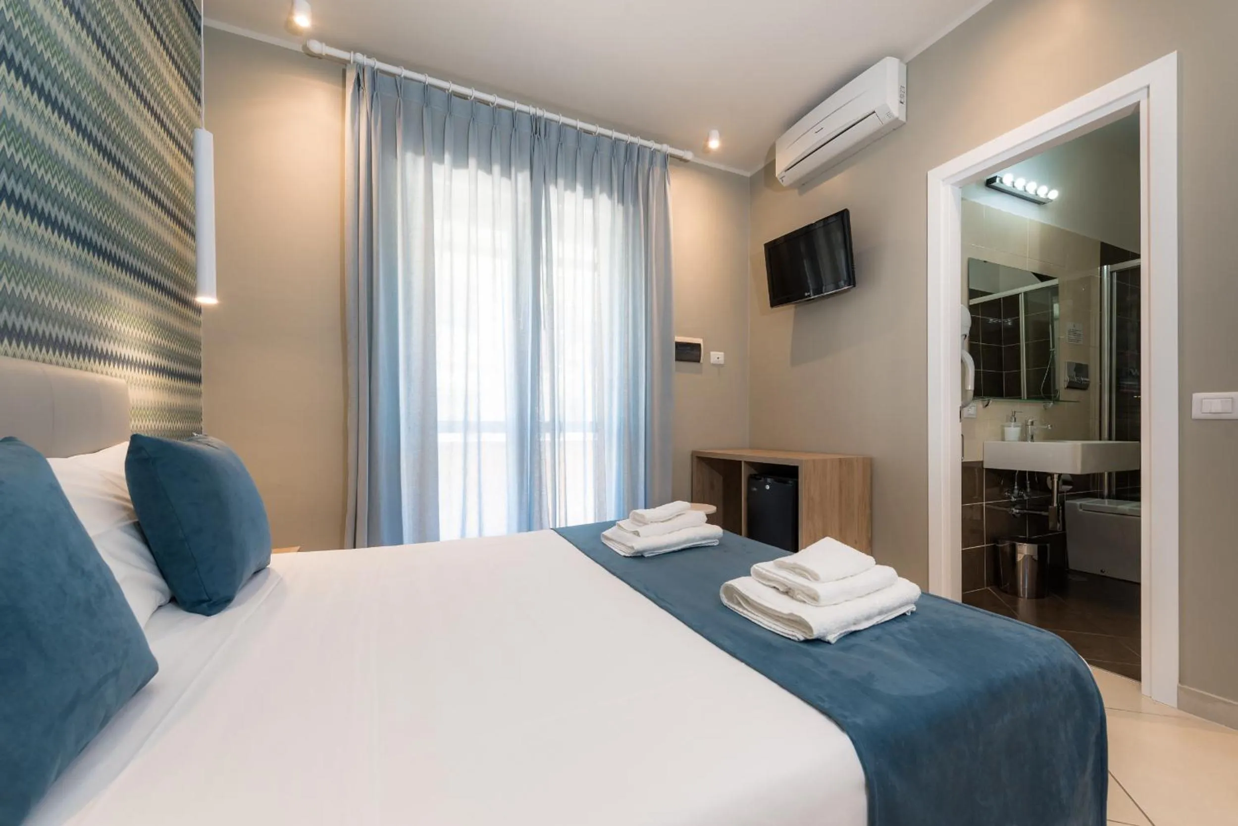 Bathroom, Bed in Bed and Breakfast Marlè