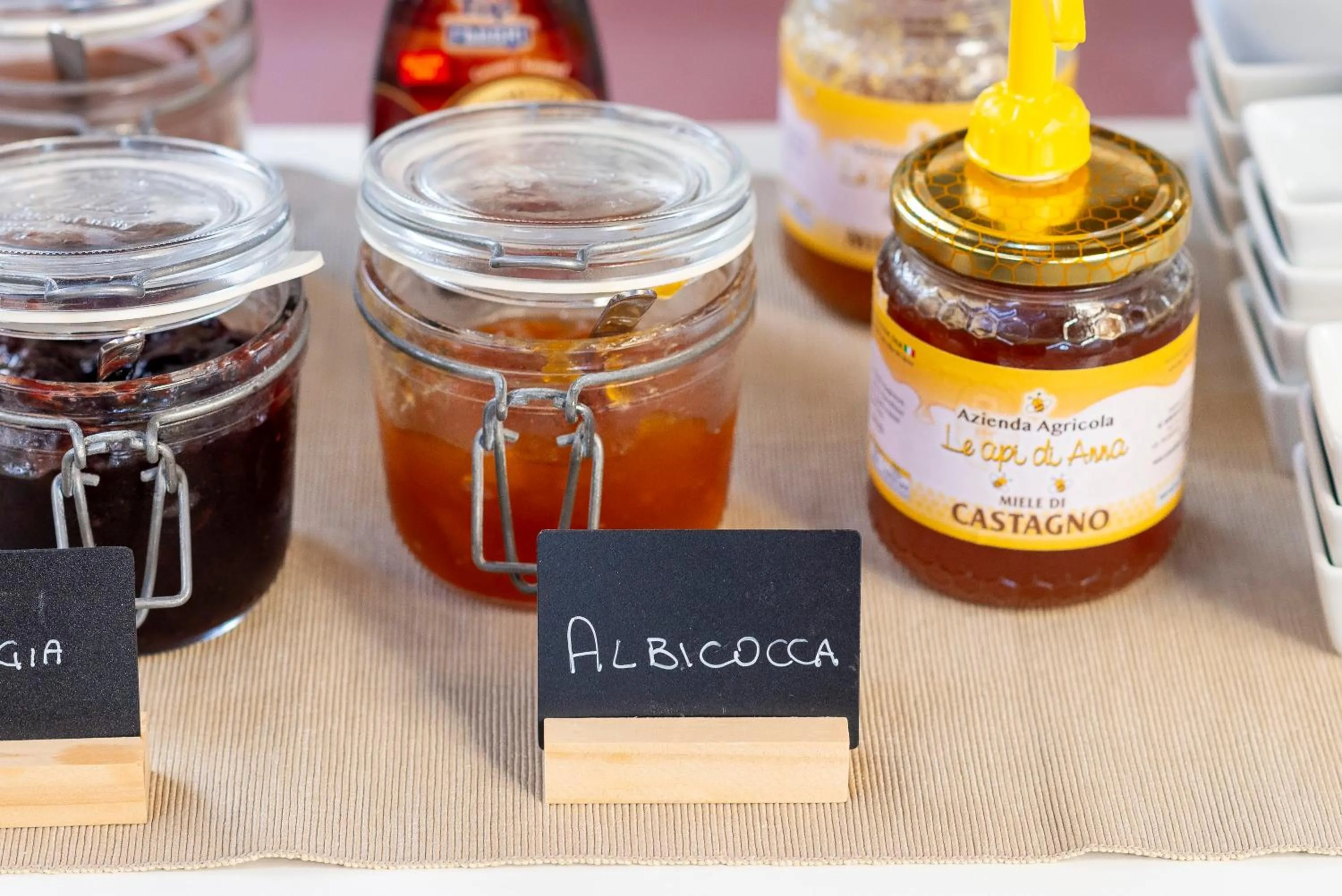 Food and drinks in Marlè Rooms