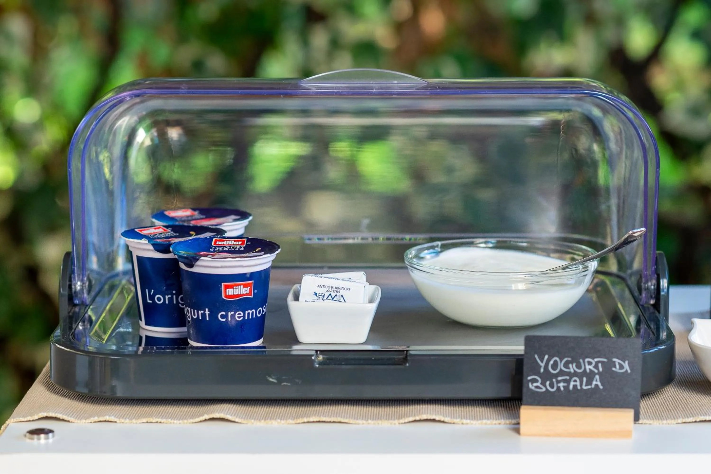 Food and drinks in Marlè Rooms