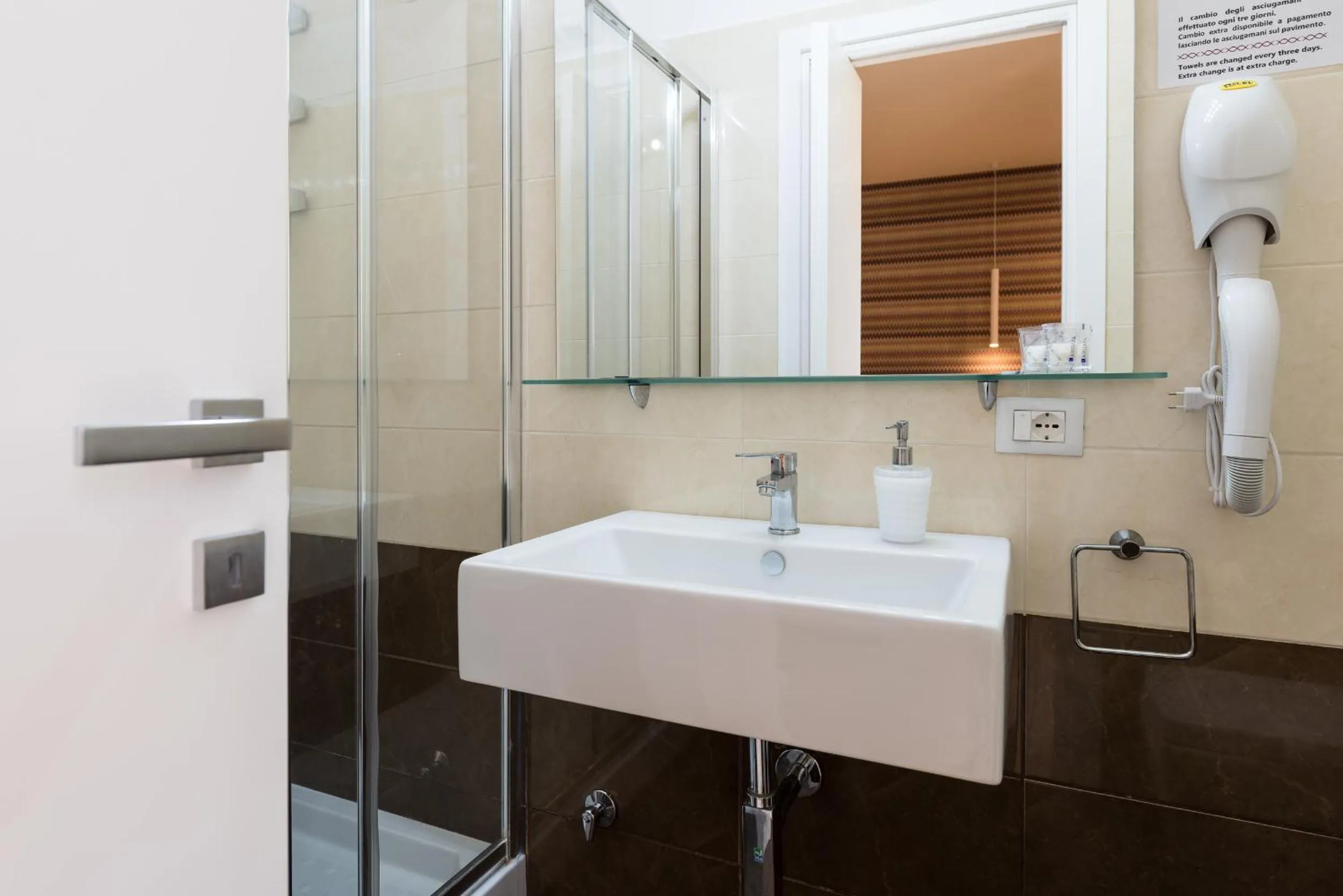 Shower in Bed and Breakfast Marlè