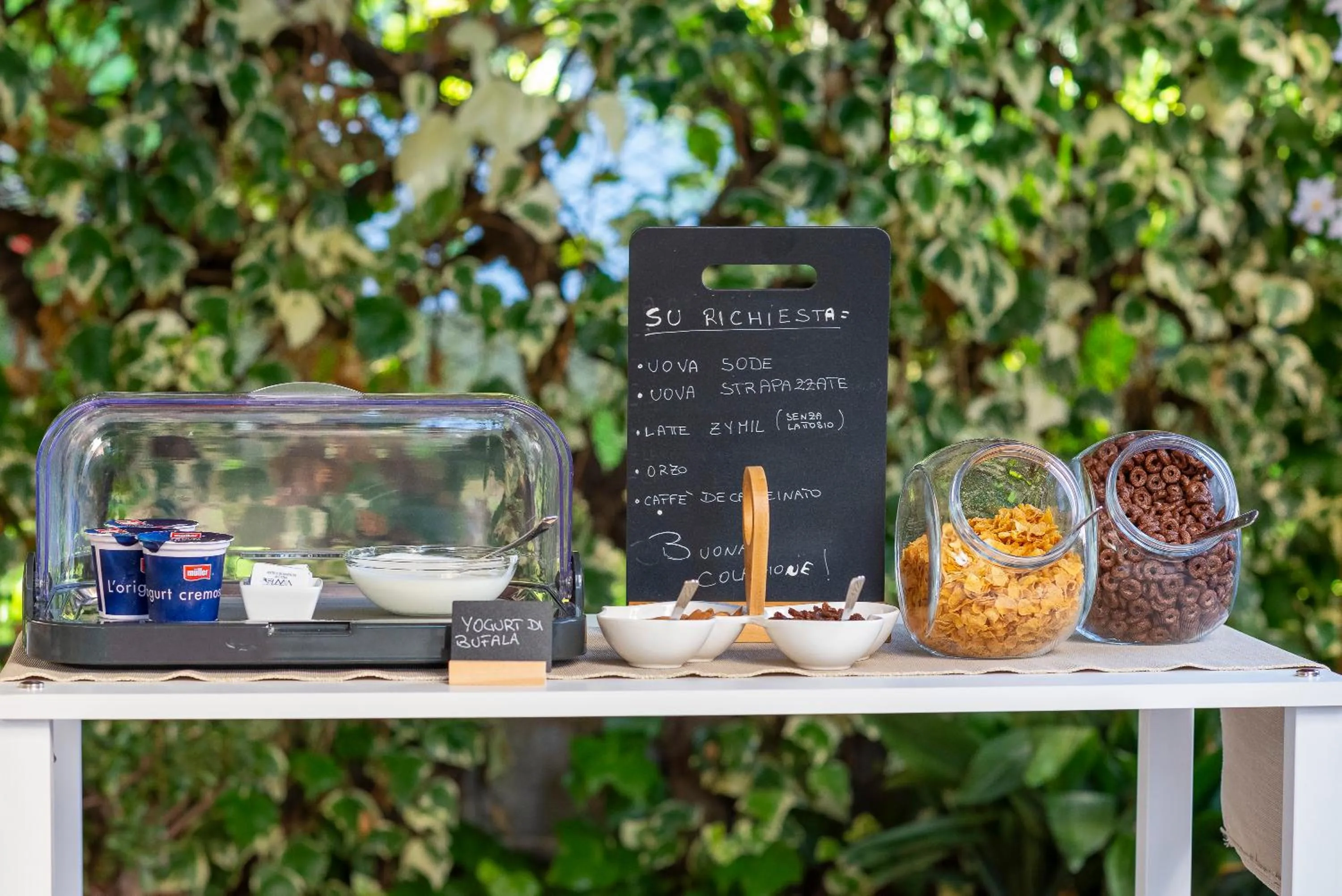 Food and drinks in Marlè Rooms