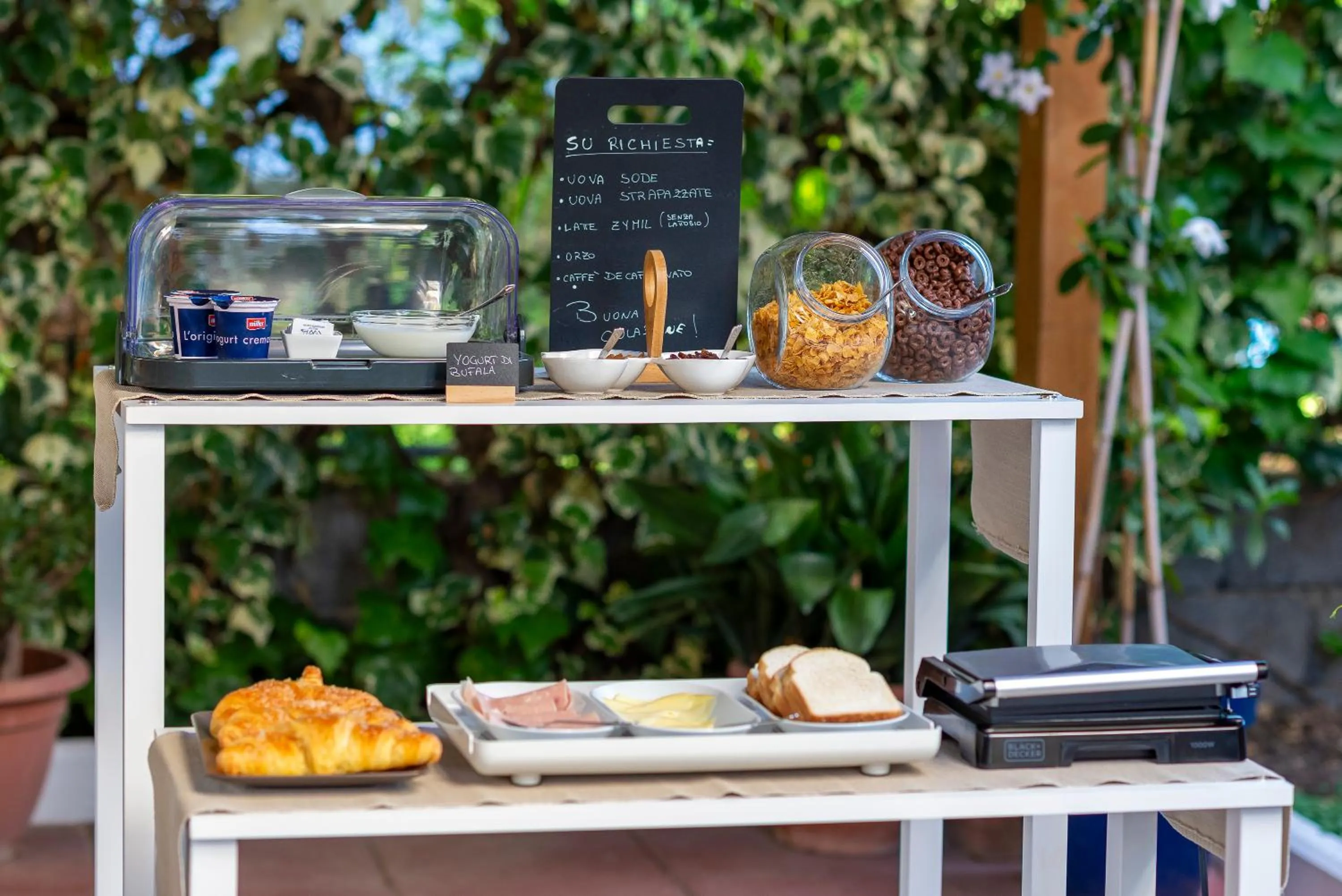 Breakfast in Marlè Rooms