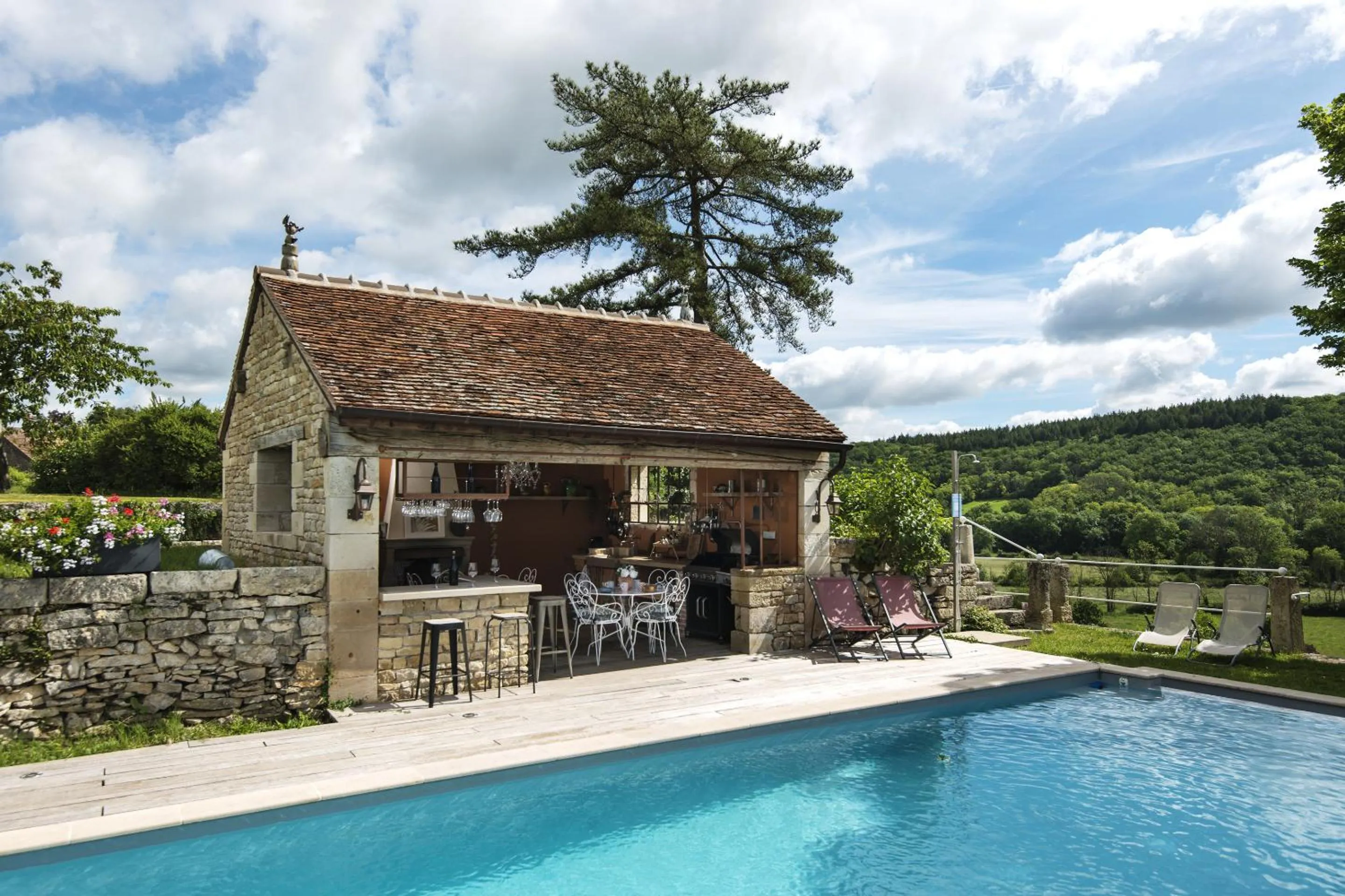 Pool view in Le Domaine des Carriers - Gites