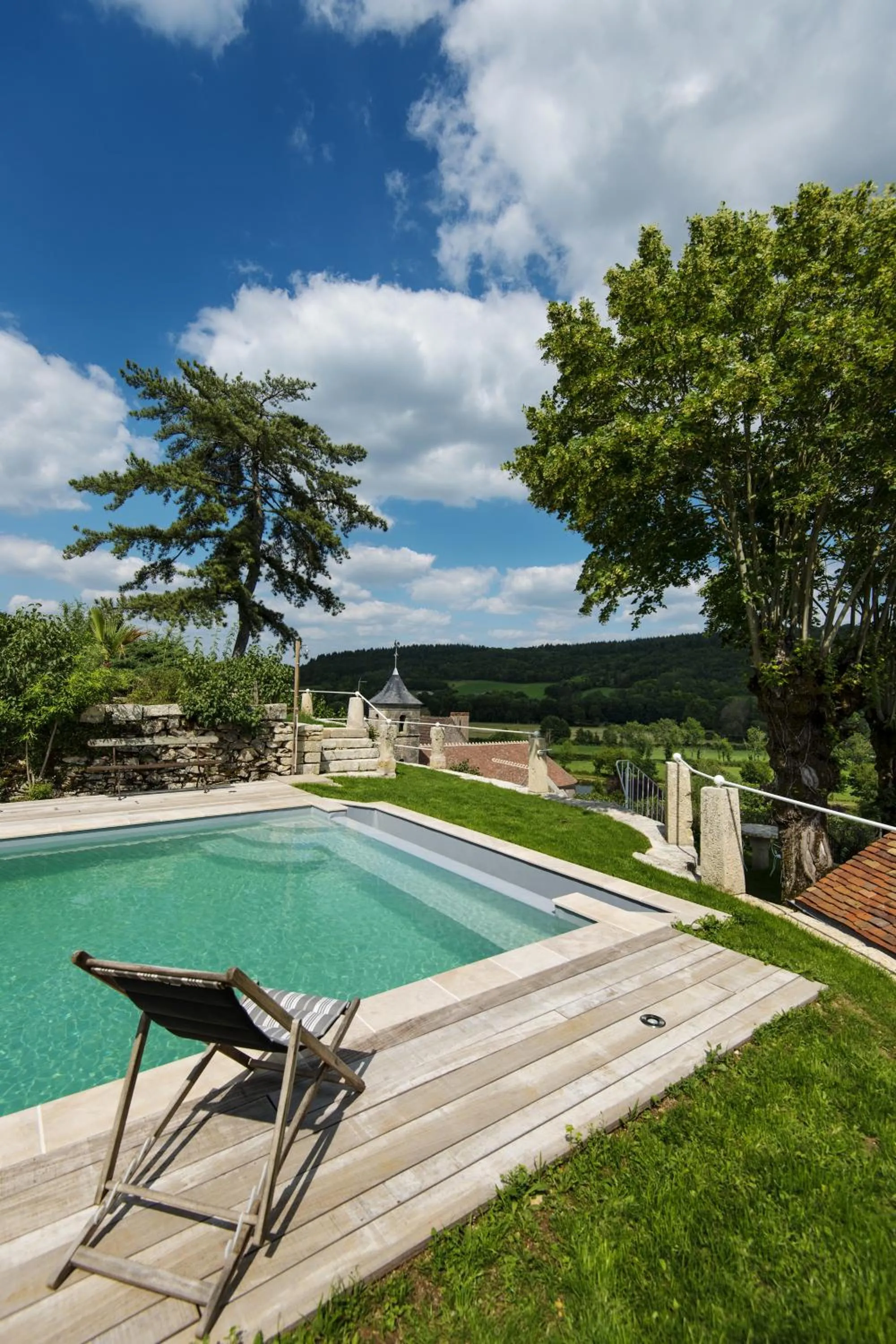 Pool view in Le Domaine des Carriers - Gites