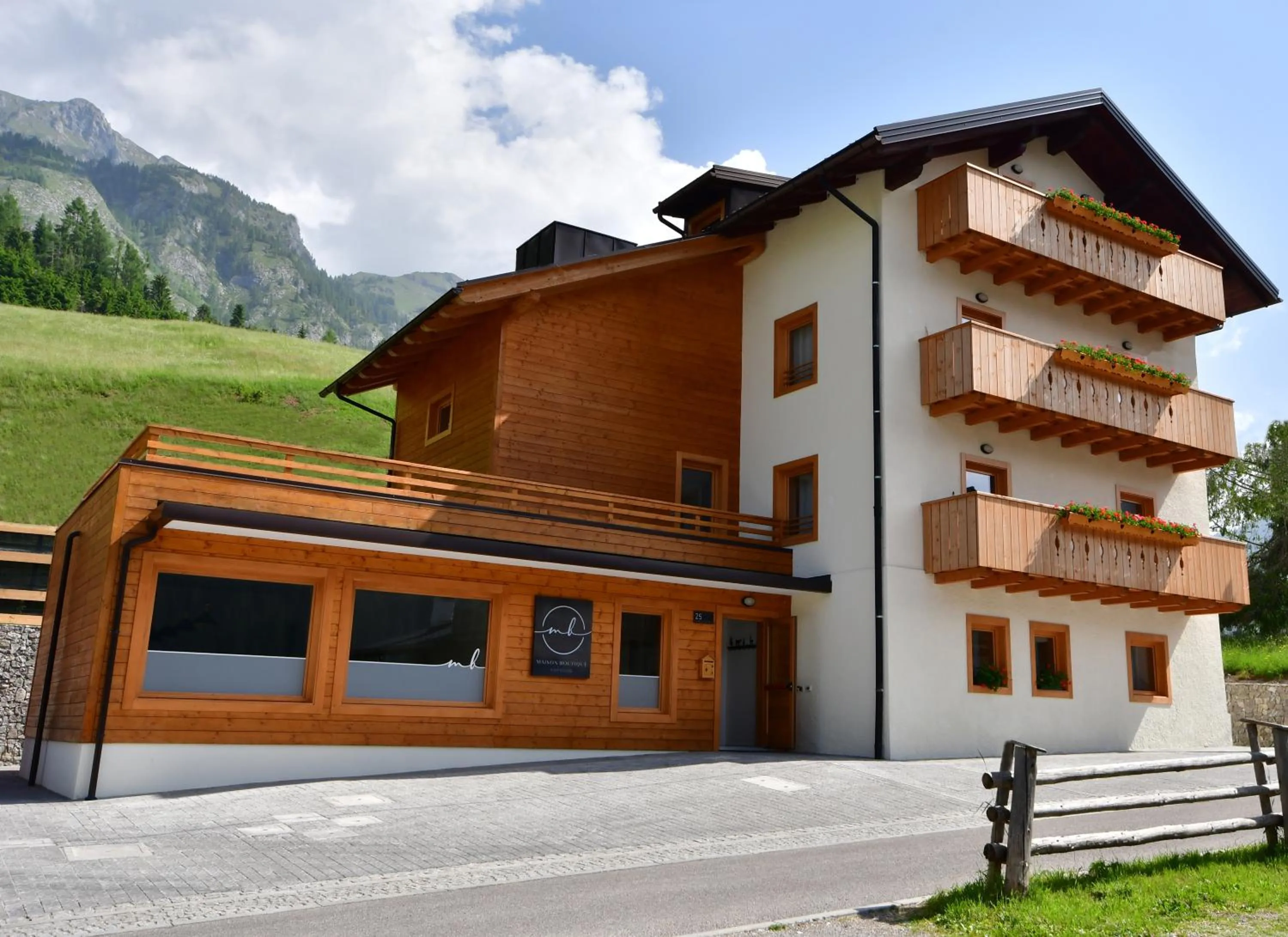 Property building in Maison Boutique Fior d'Alpe