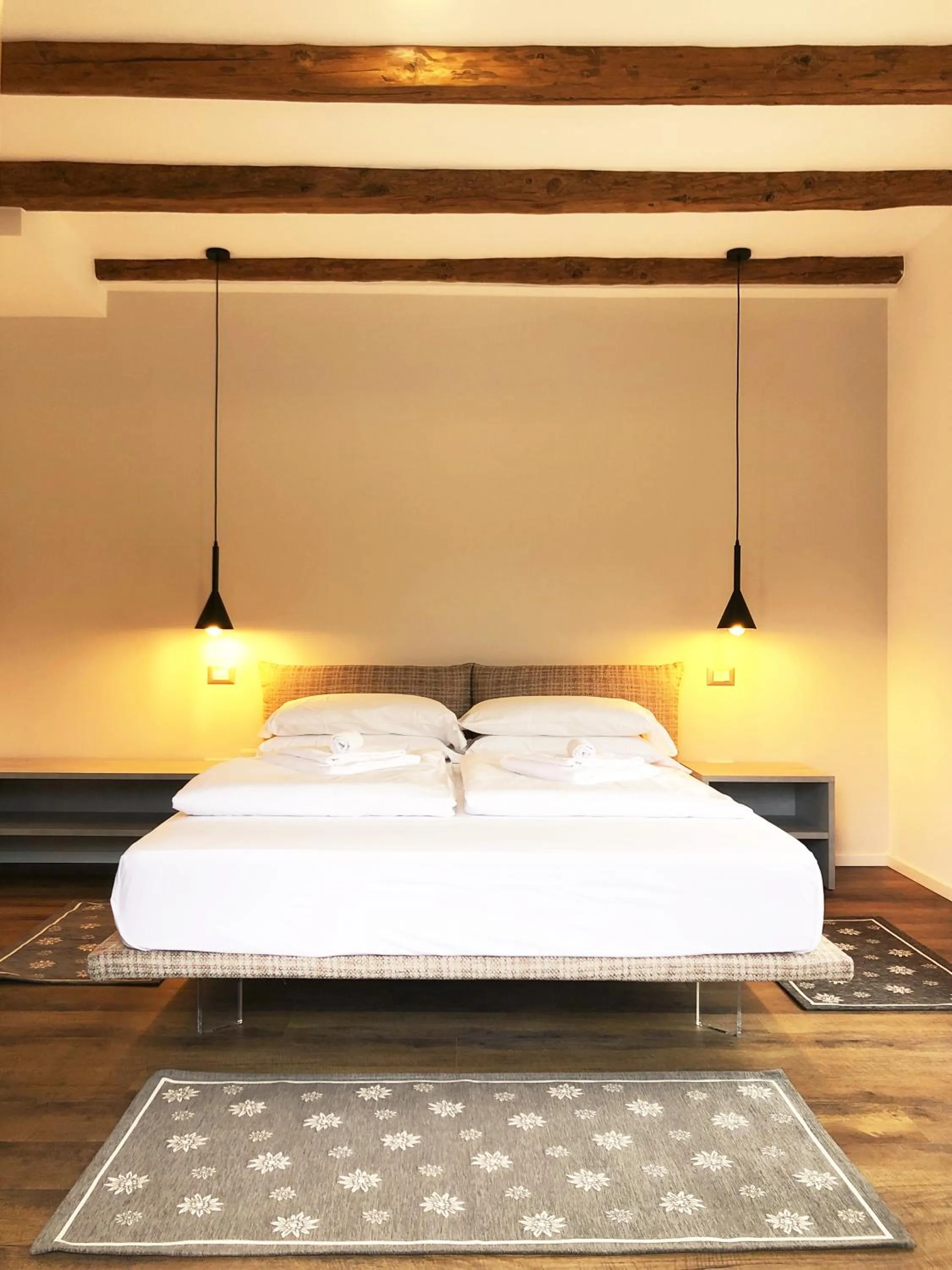 Bedroom, Bed in Maison Boutique Fior d'Alpe