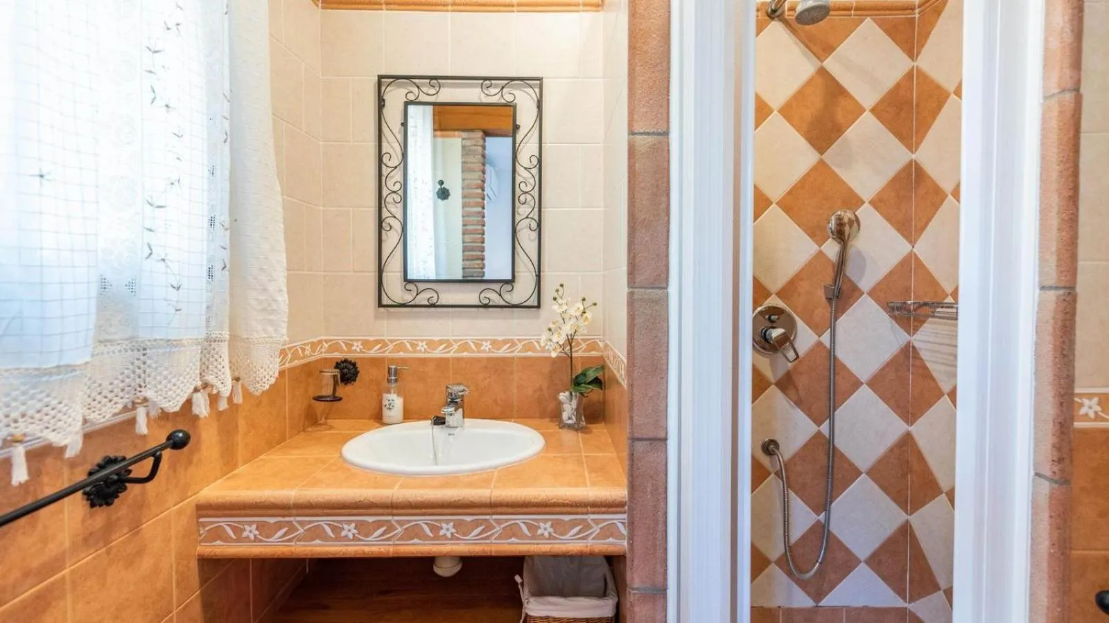 Bathroom in Casa Cuatro Caminos Frigiliana by Ruralidays