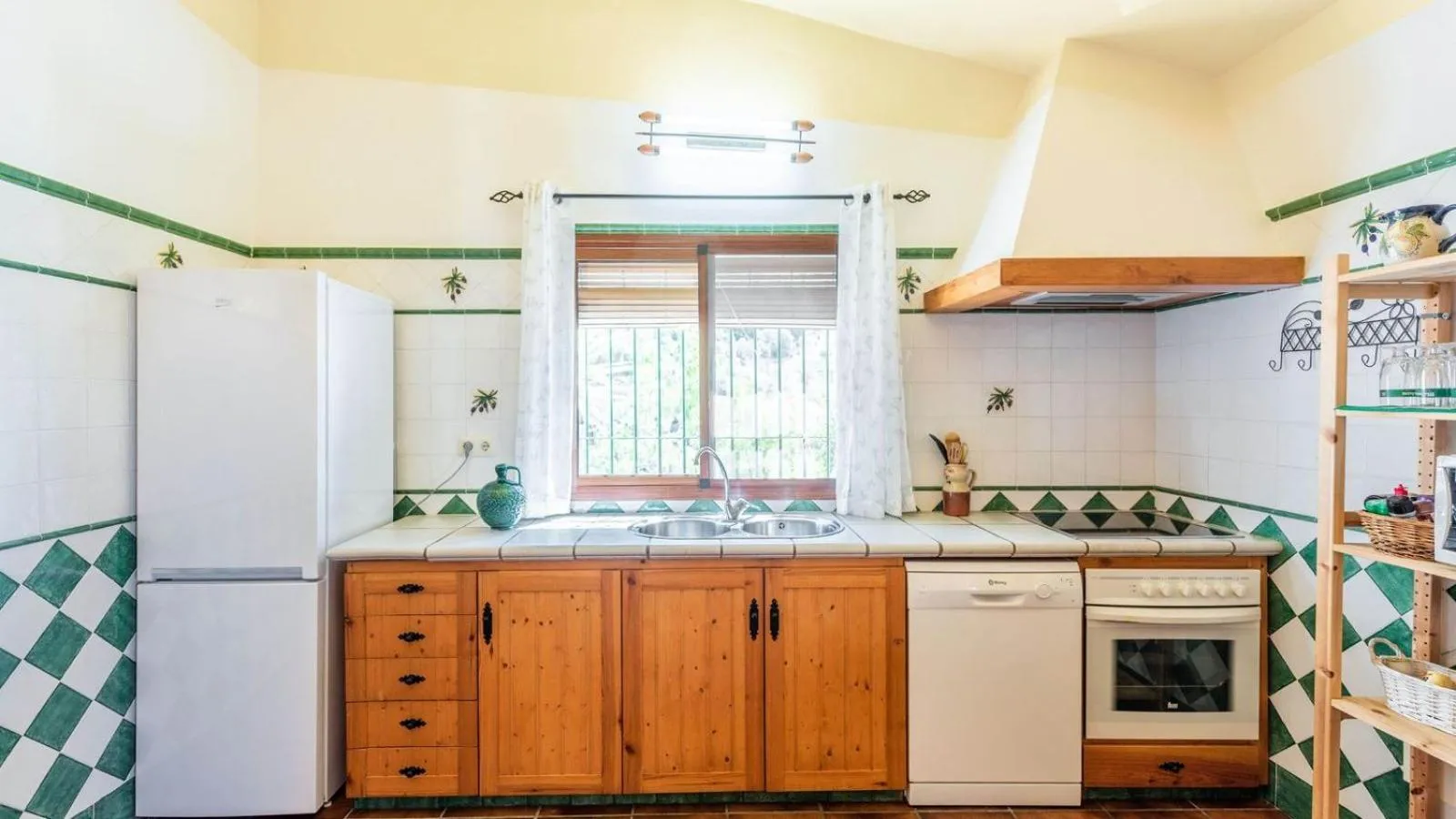 Kitchen or kitchenette in Casa Cuatro Caminos Frigiliana by Ruralidays