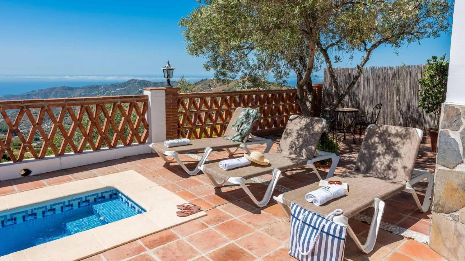 Swimming pool in Casa Cuatro Caminos Frigiliana by Ruralidays