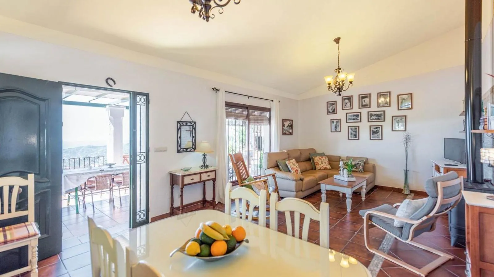 Dining area in Casa Cuatro Caminos Frigiliana by Ruralidays