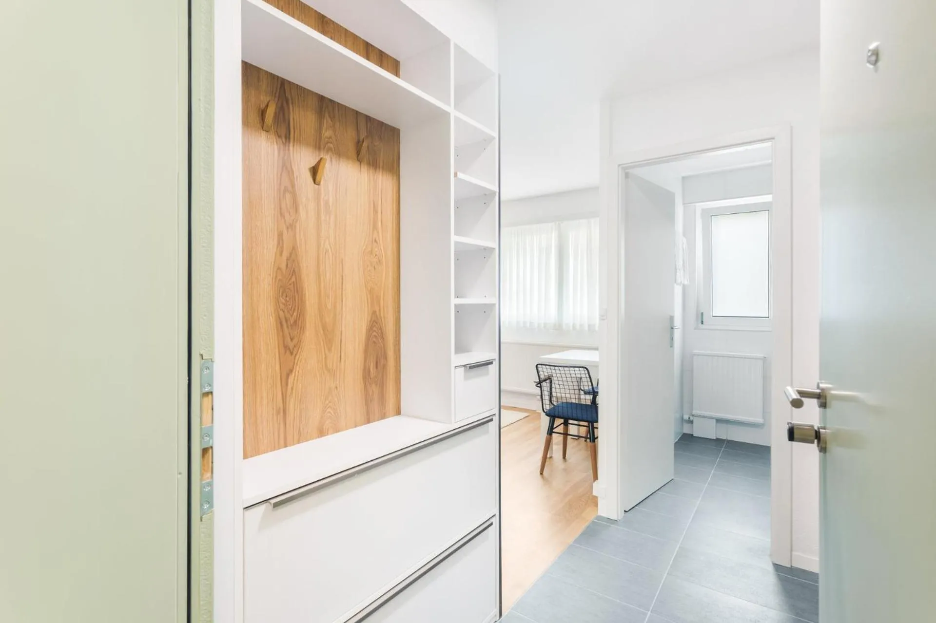 wardrobe in Berne 2 - Self Check In by Homenhancement