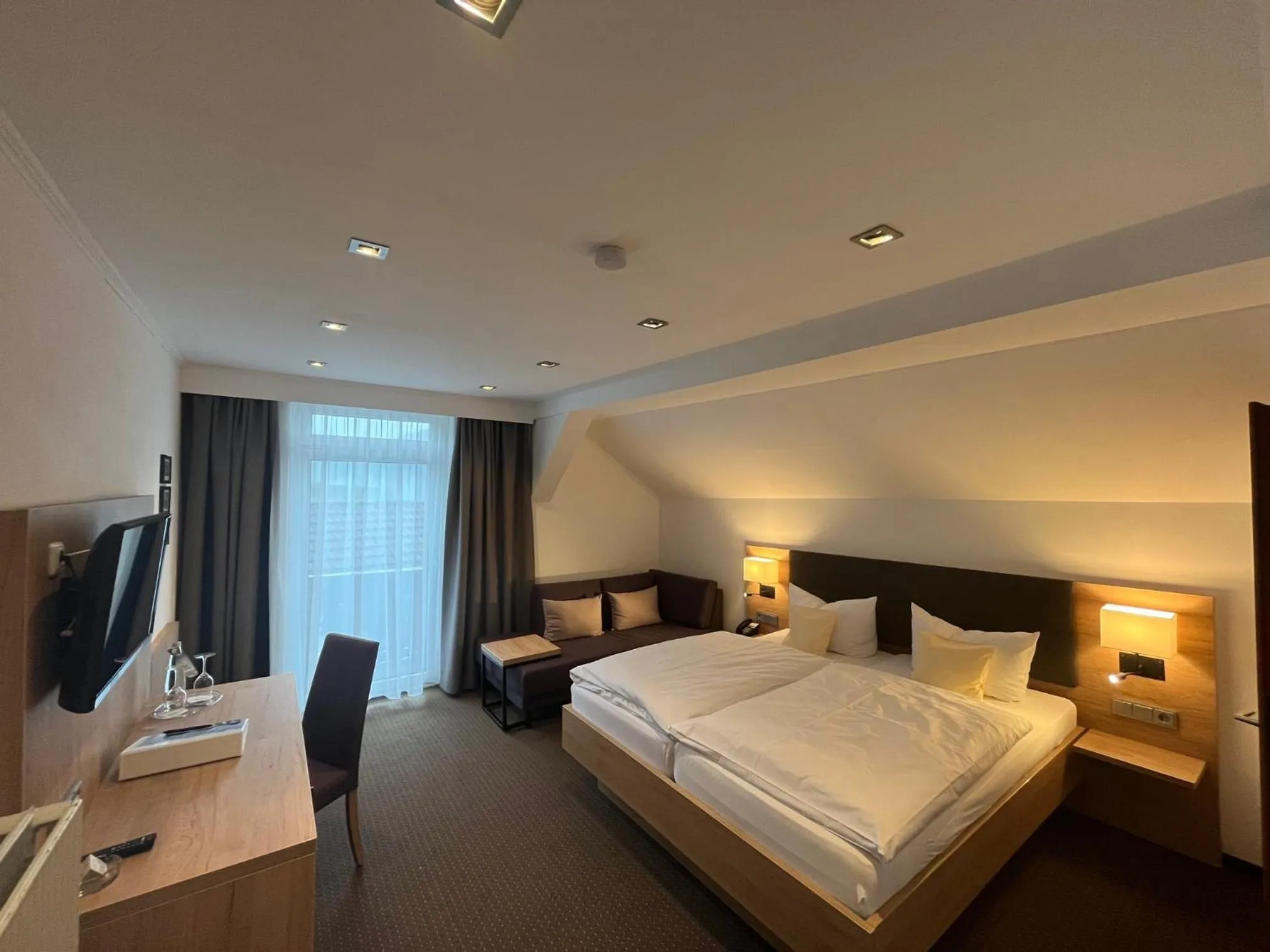 Photo of the whole room, Bed in Seehotel Grauer Bär