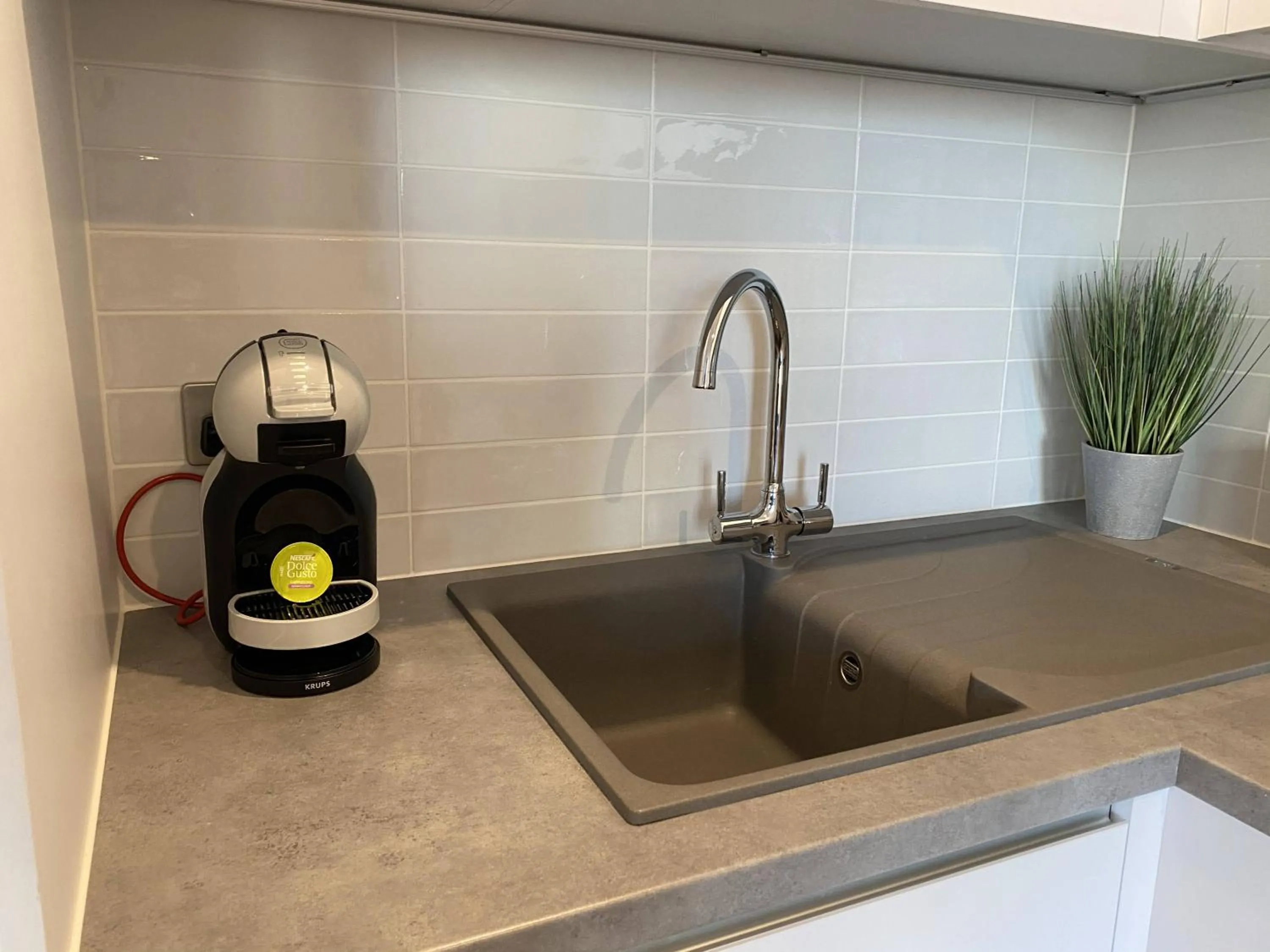 Kitchen or kitchenette in Arden Gate Apartments