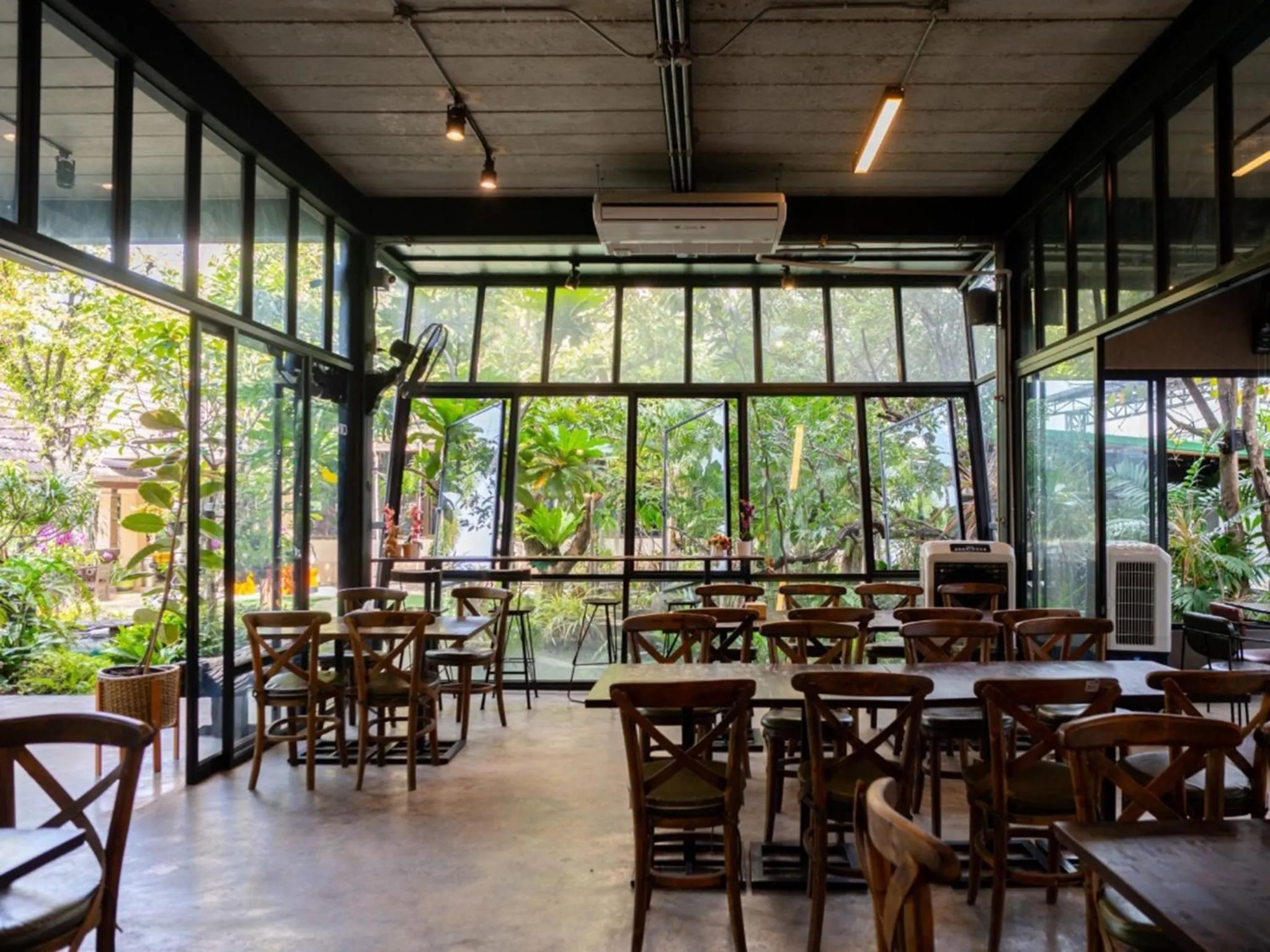 Restaurant/places to eat in Crystal Resort Korat