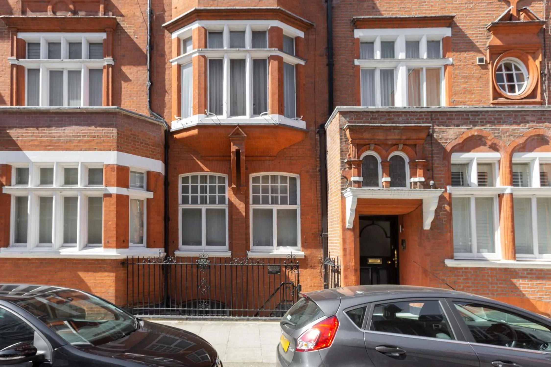 Spacious 1 bed Sloane Square