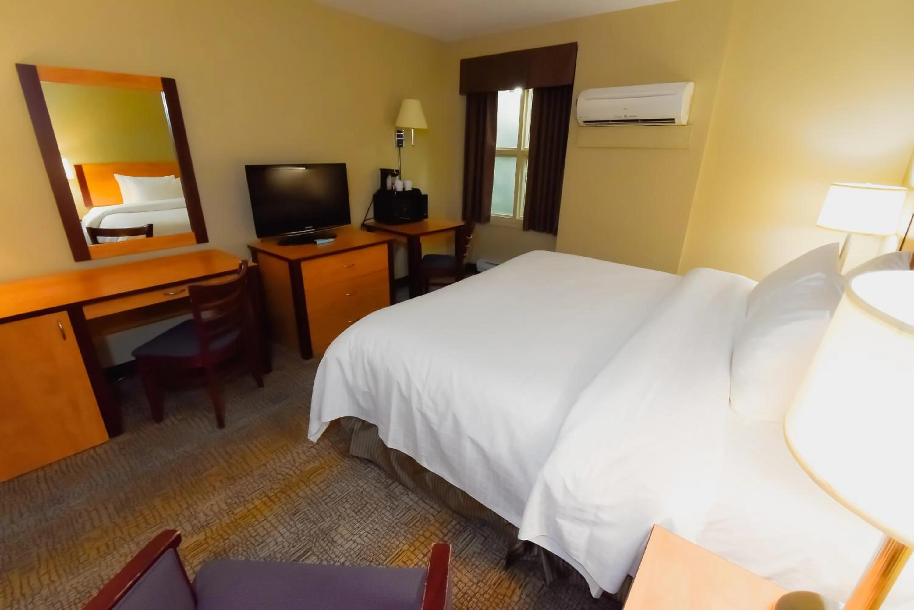 Photo of the whole room, Bed in Canad Inns Destination Centre Windsor Park