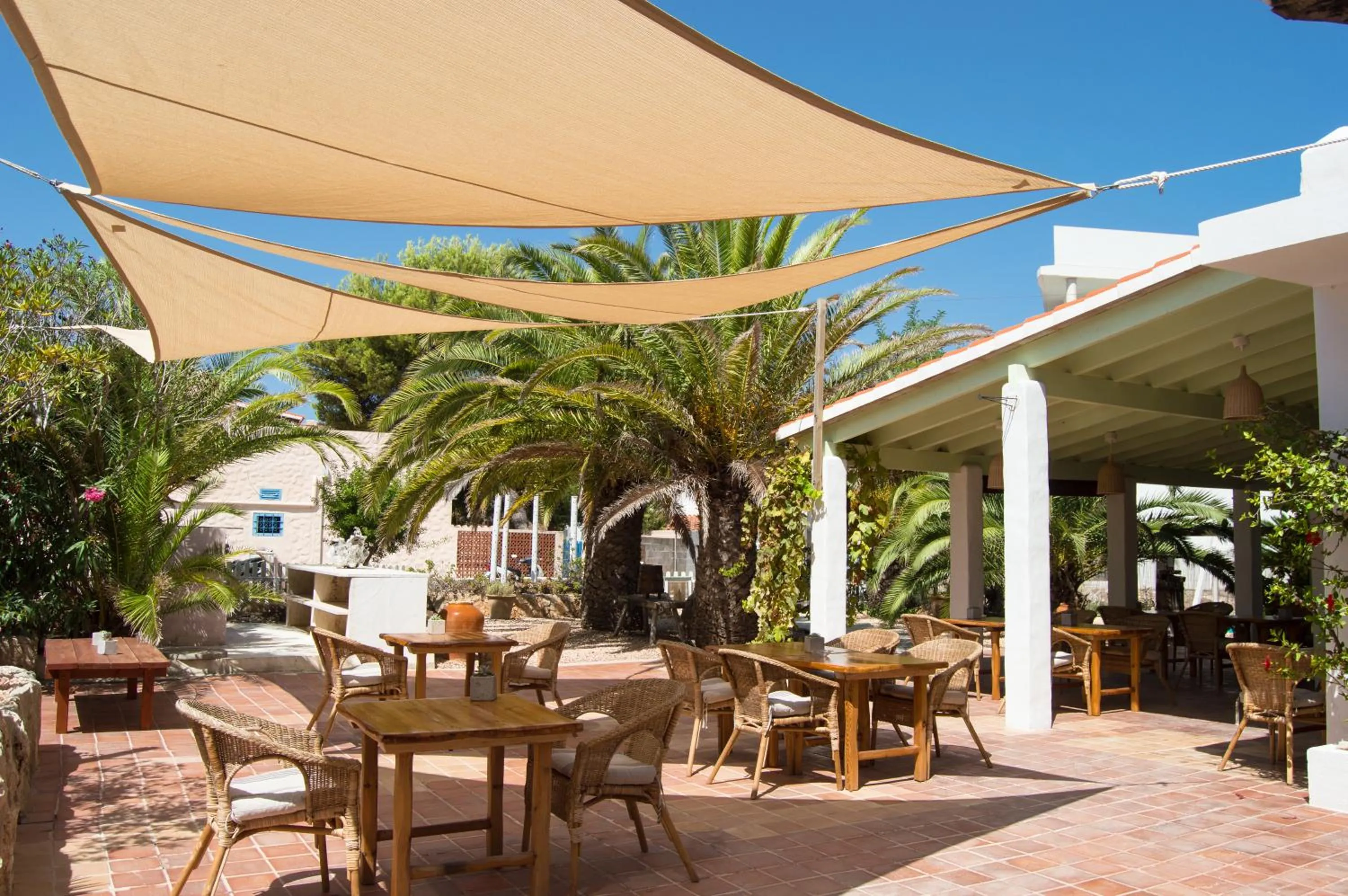 Restaurant/places to eat in Hostal Mayans