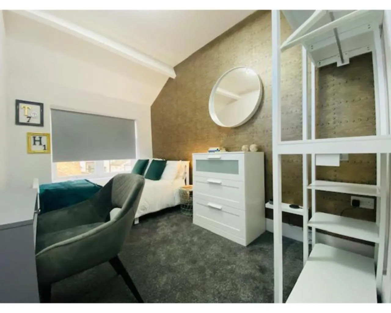 Bedroom, Bed in Townhouse PLUS @ Lower Beth Street Stoke