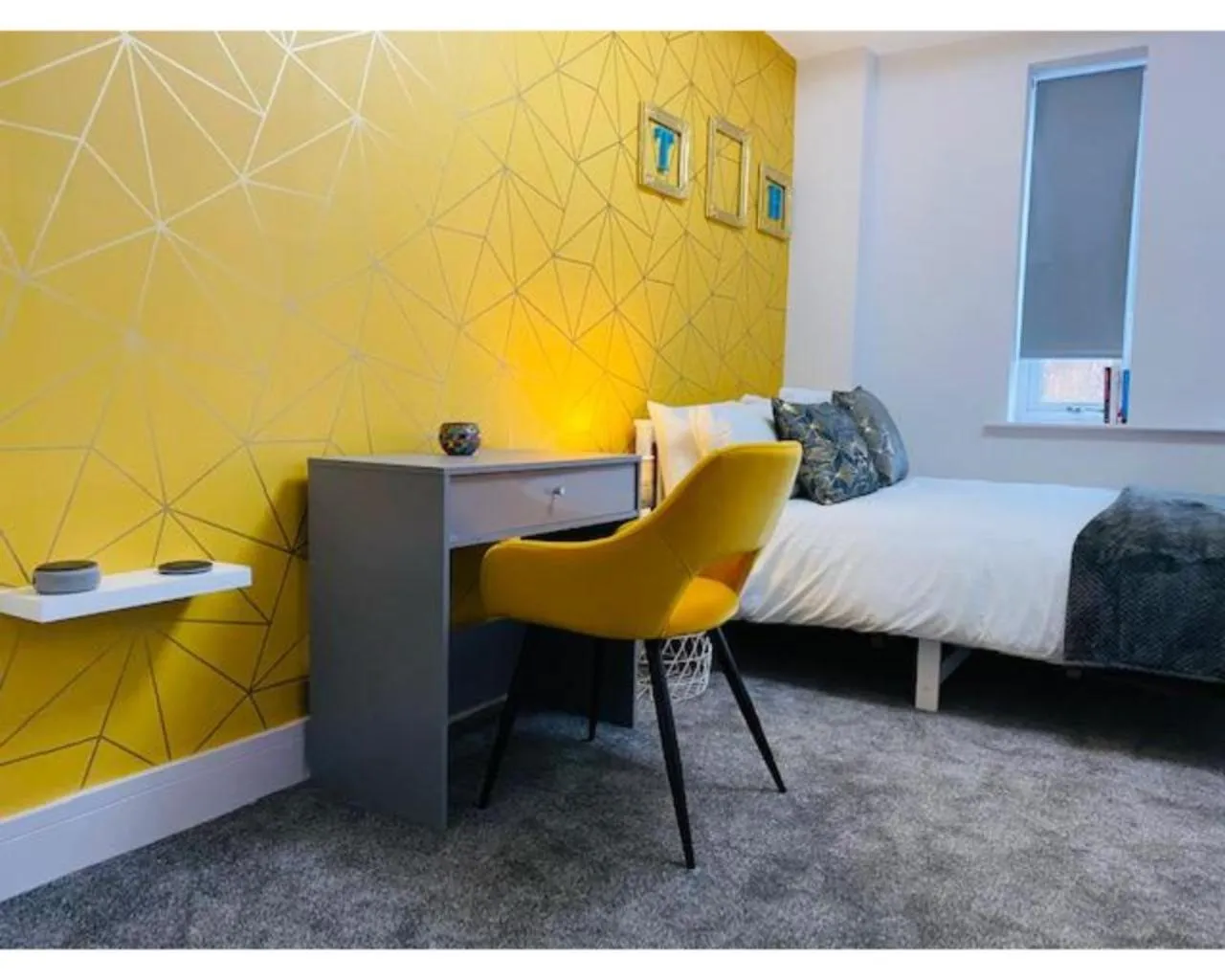 Bedroom, Bed in Townhouse PLUS @ Lower Beth Street Stoke