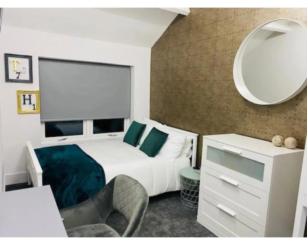 Bedroom, Bed in Townhouse PLUS @ Lower Beth Street Stoke