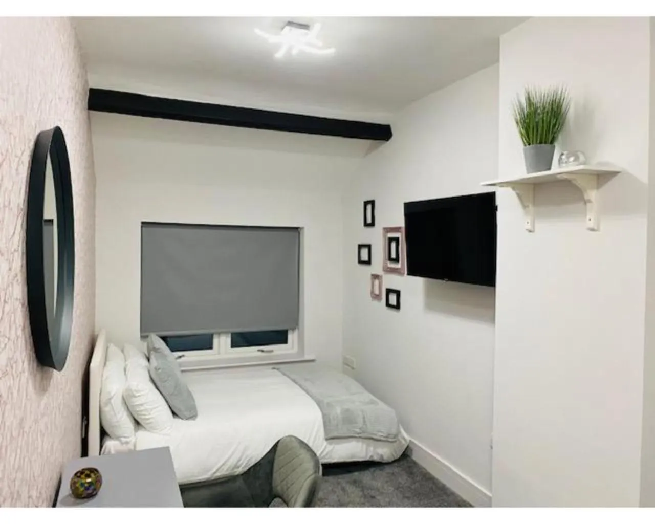 Bedroom, Bed in Townhouse PLUS @ Lower Beth Street Stoke