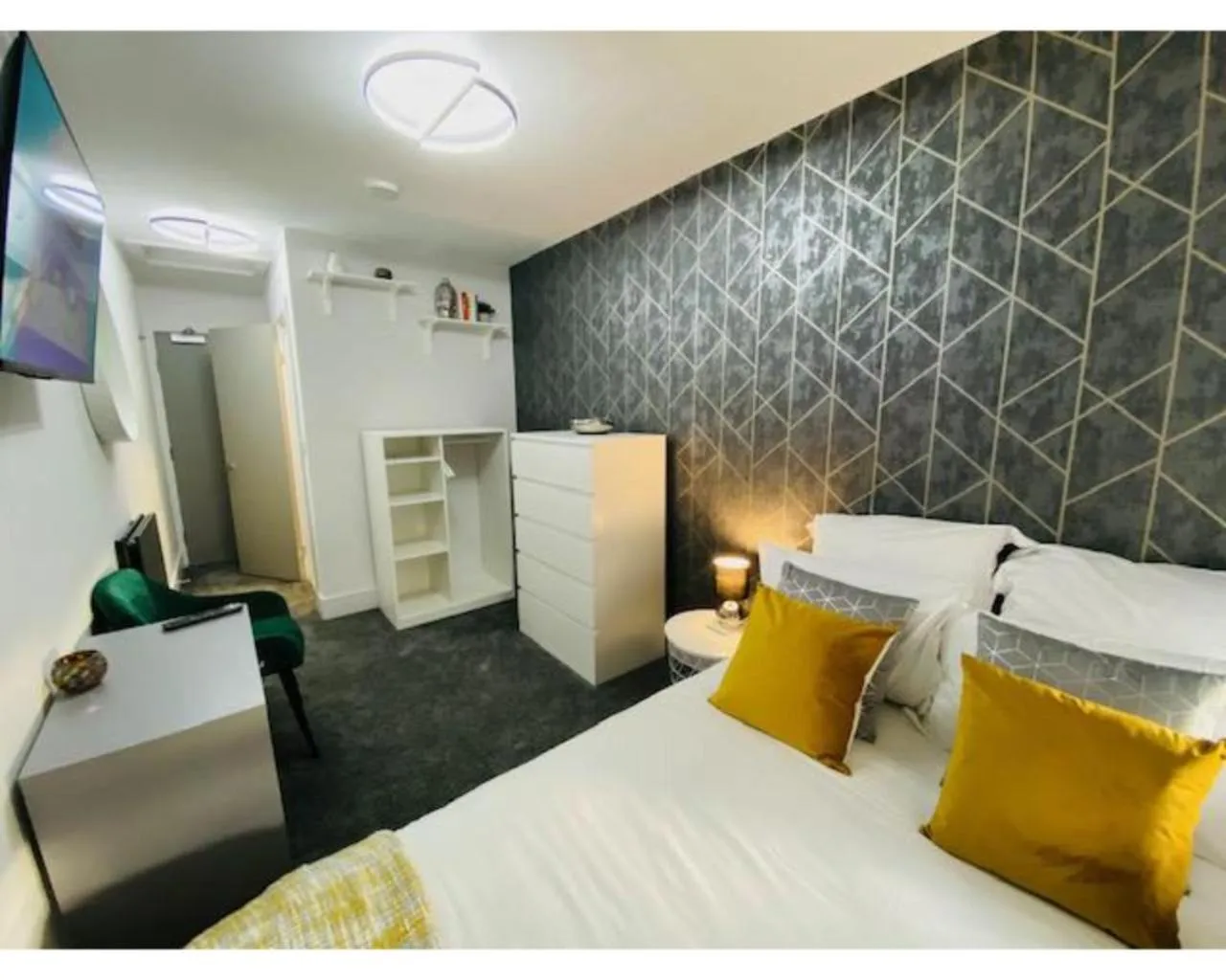 Bedroom, Bed in Townhouse PLUS @ Lower Beth Street Stoke