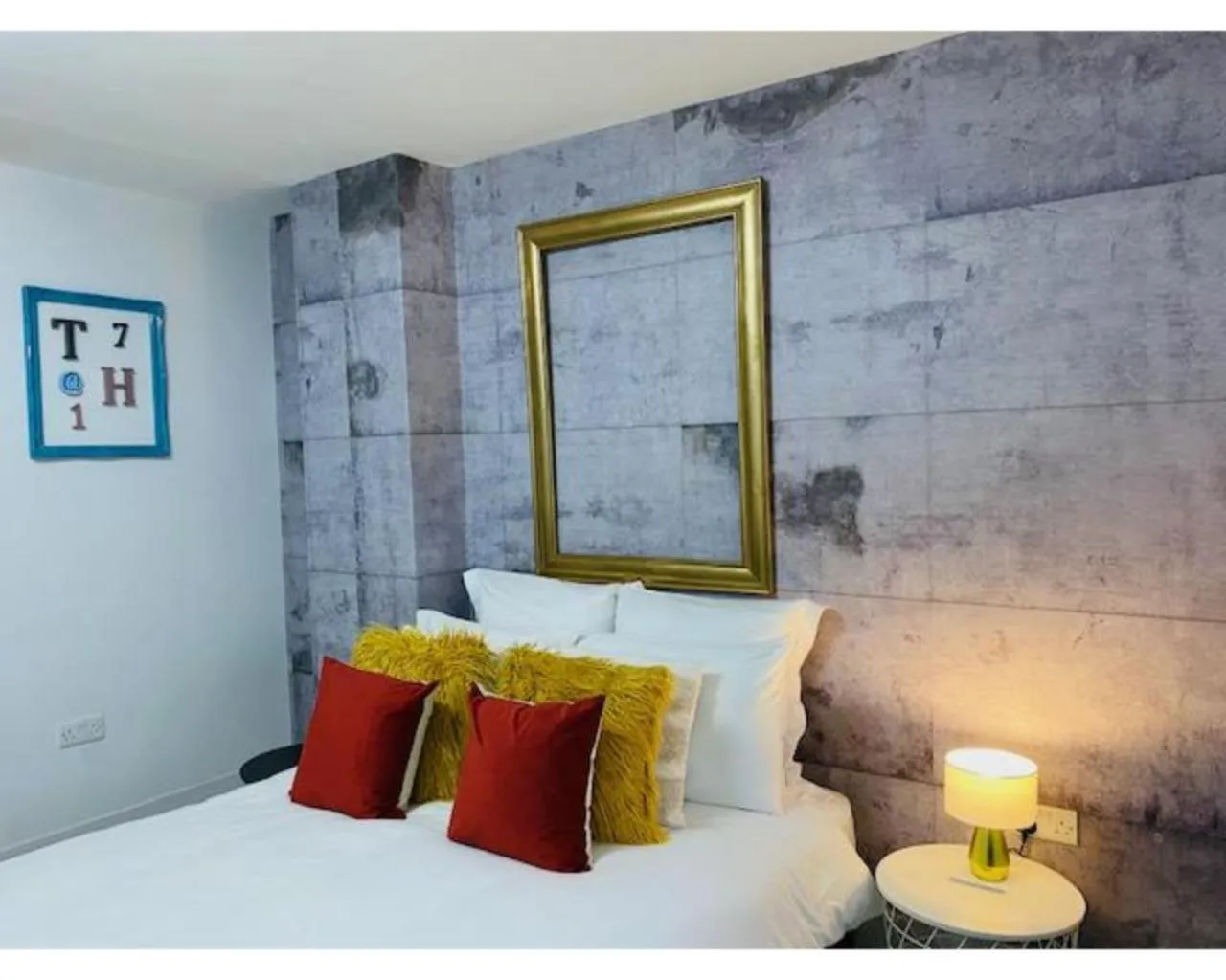 Bedroom, Bed in Townhouse PLUS @ Lower Beth Street Stoke