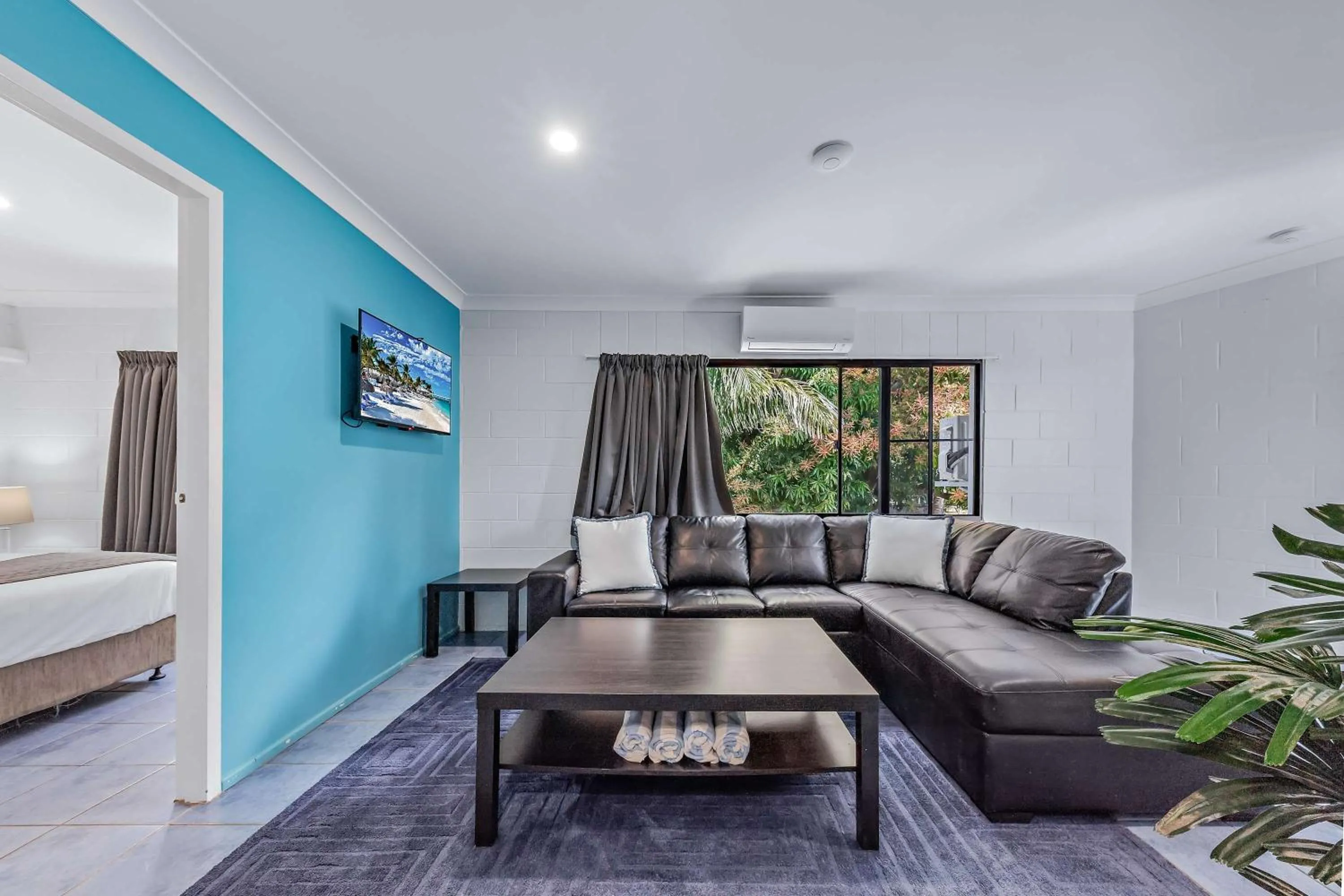 Bed in Airlie Sun & Sand Accommodation #6