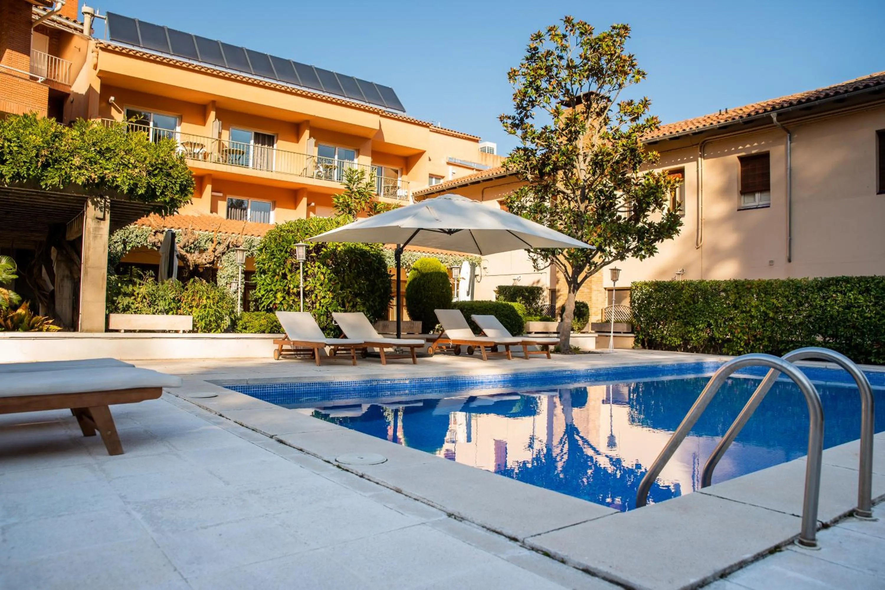 Property building in Hotel Robert