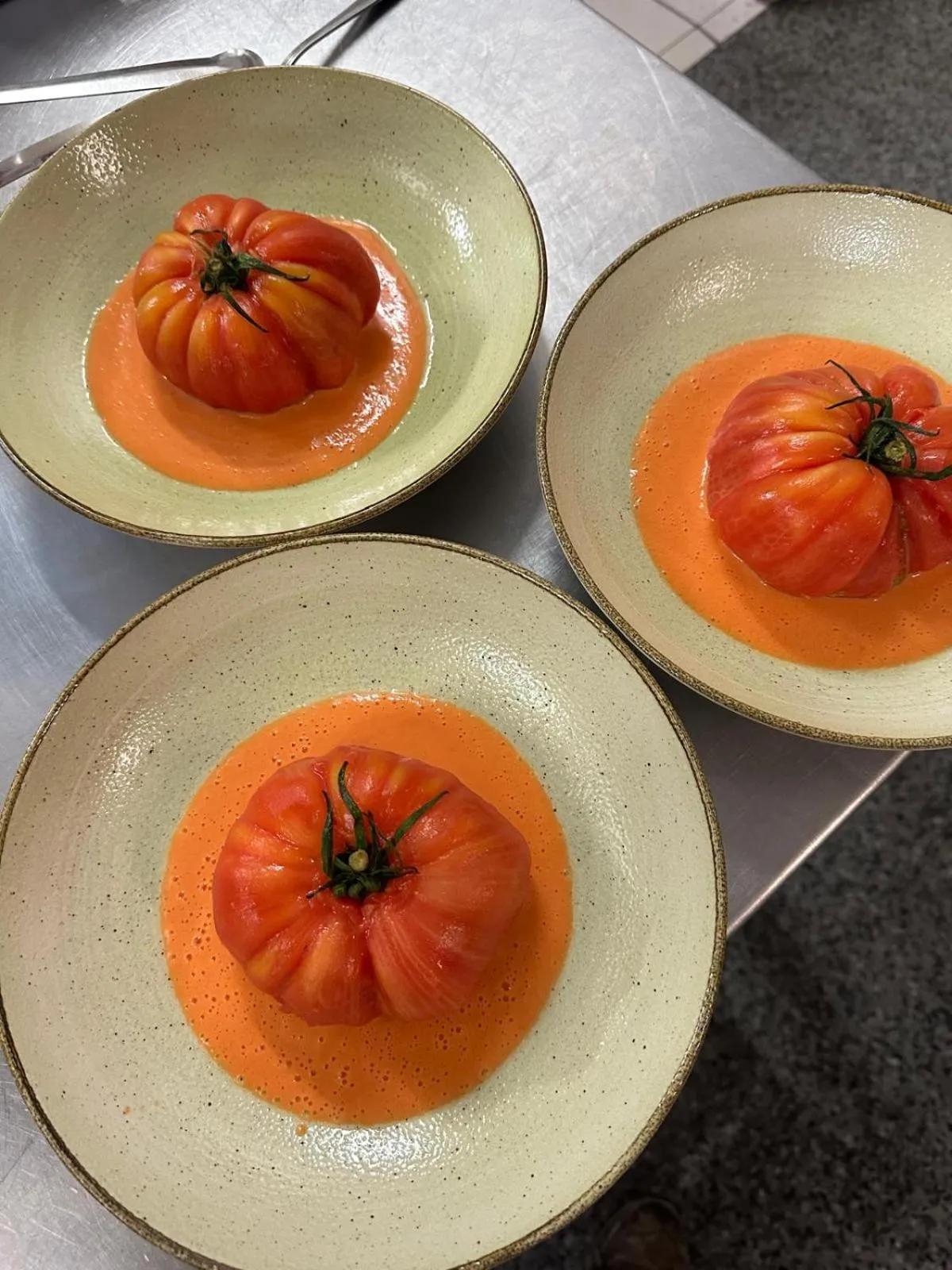 Restaurant/places to eat in Hotel Robert