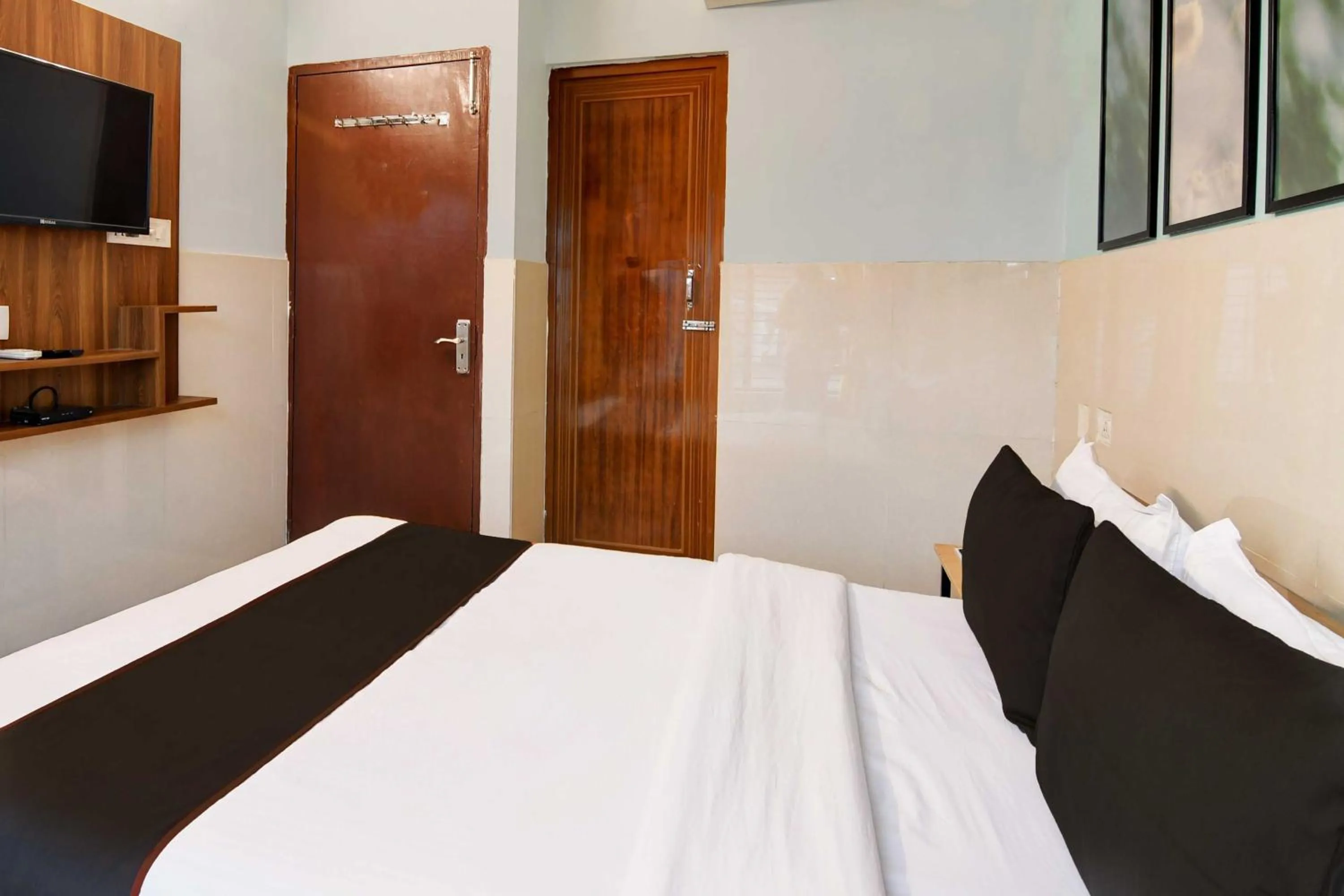 Bedroom, Bed in Super Hotel O New KOLKATA HOTEL