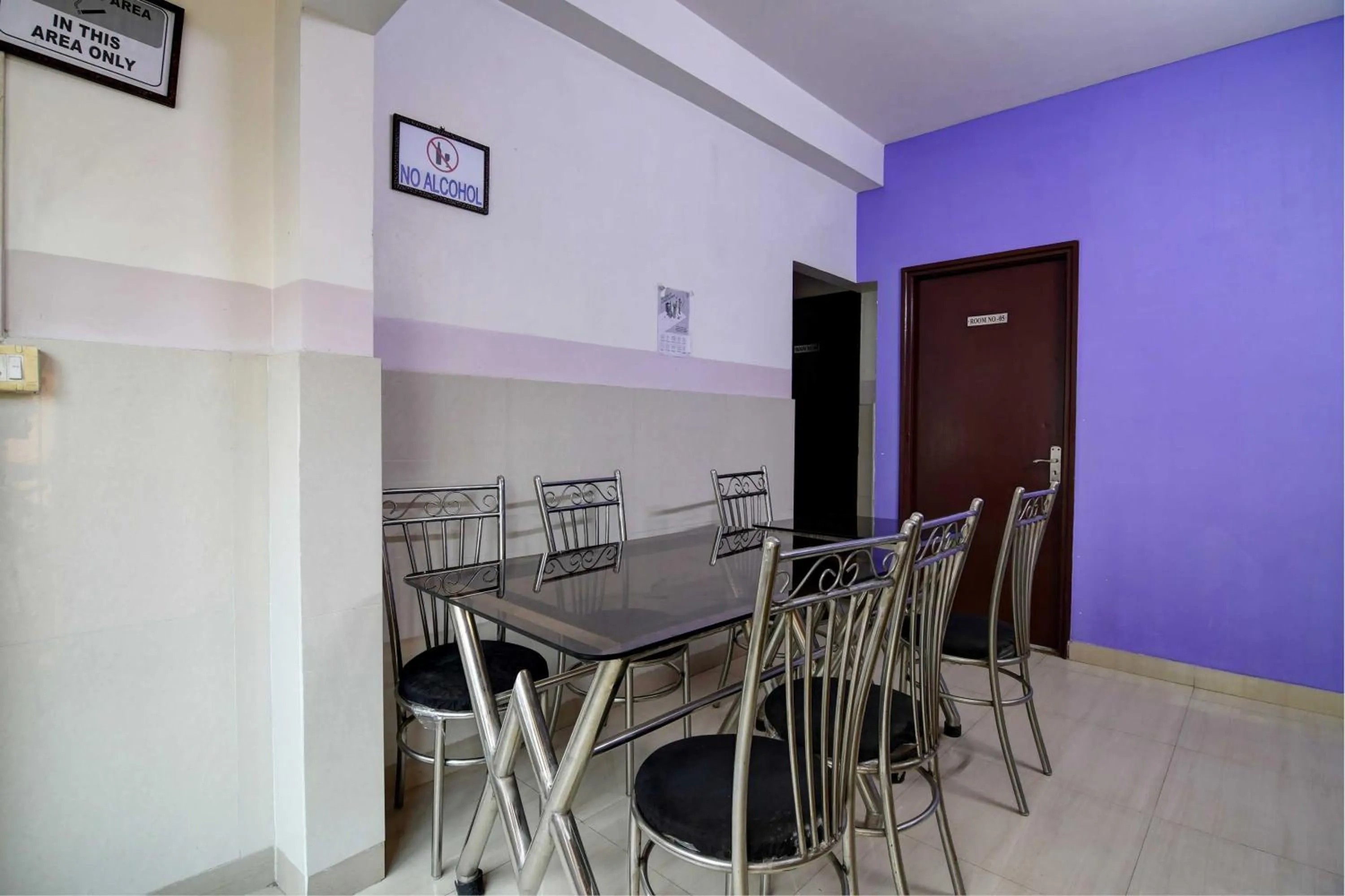 Dining area in Super Hotel O New KOLKATA HOTEL