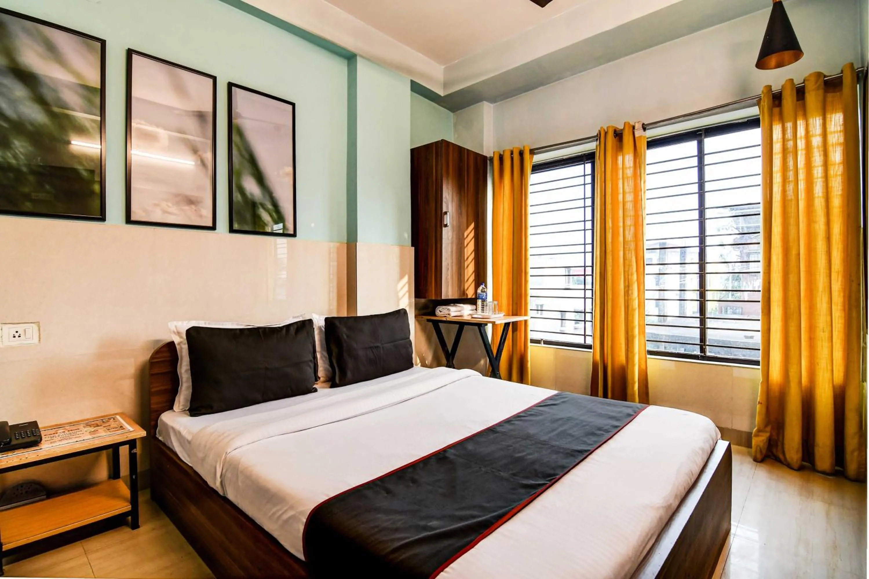 Bedroom, Bed in Super Hotel O New KOLKATA HOTEL