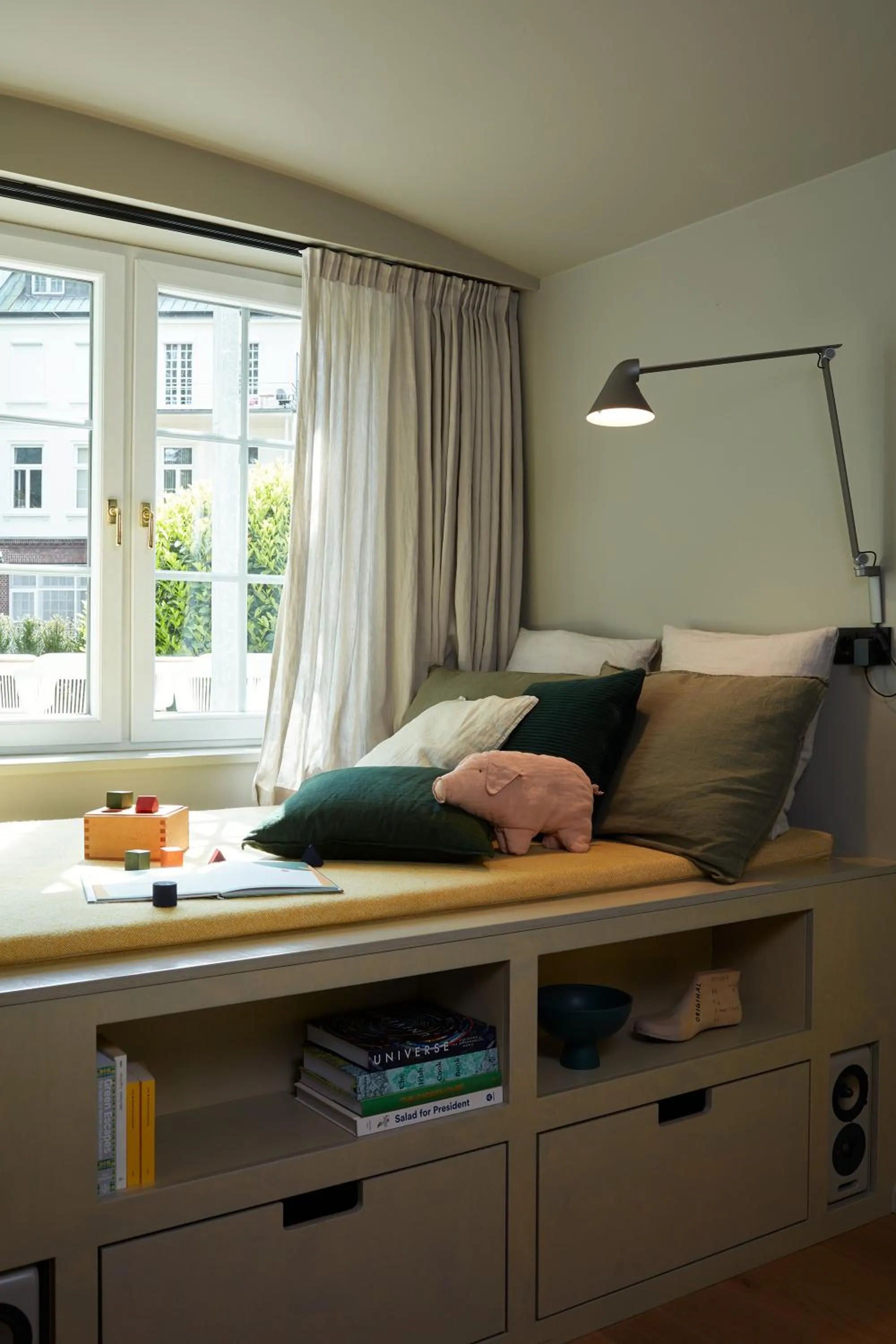 Seating area, Bed in stilwerk Hotel Heimhude