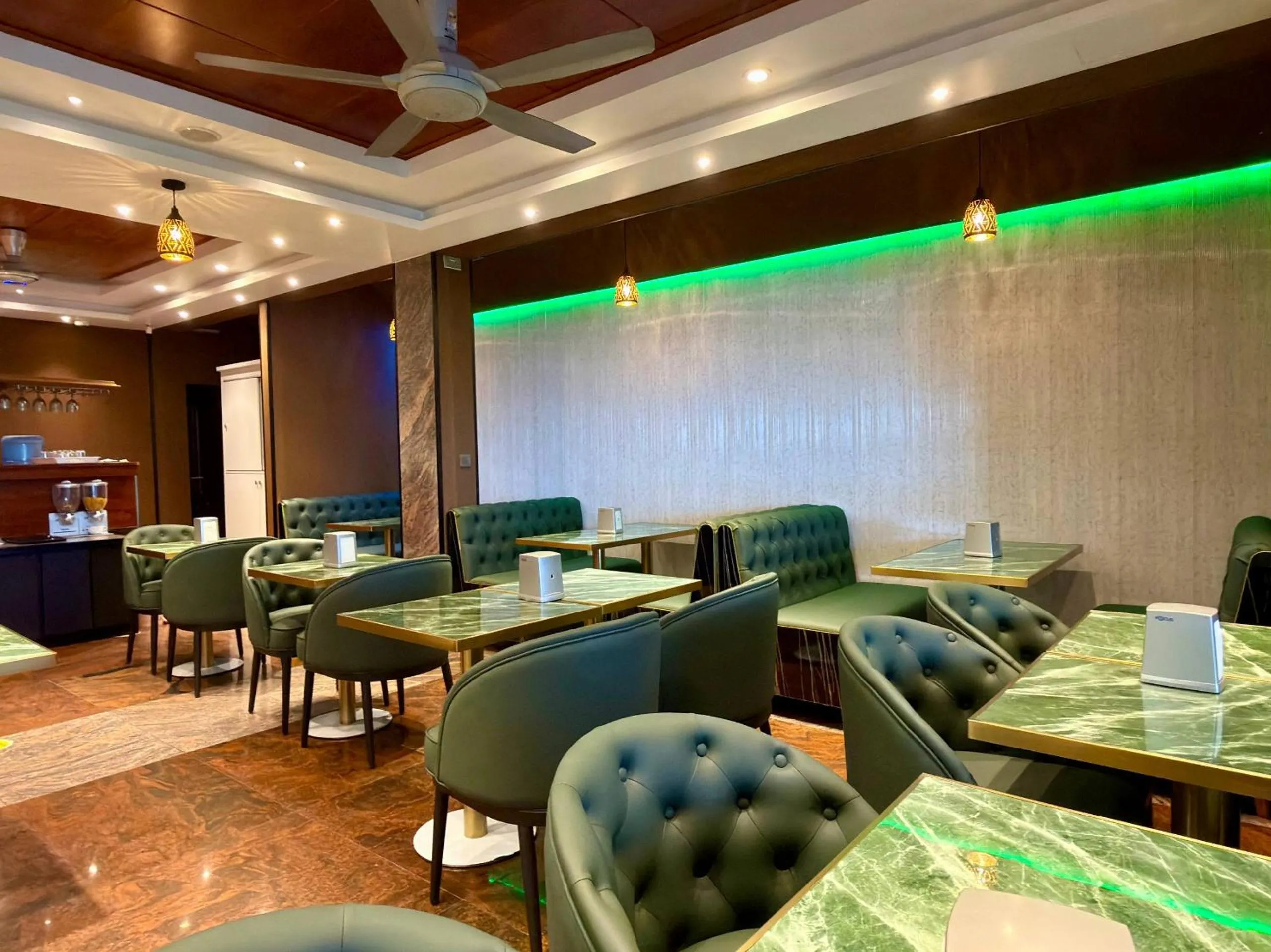 Restaurant/places to eat in Rivethi Beach