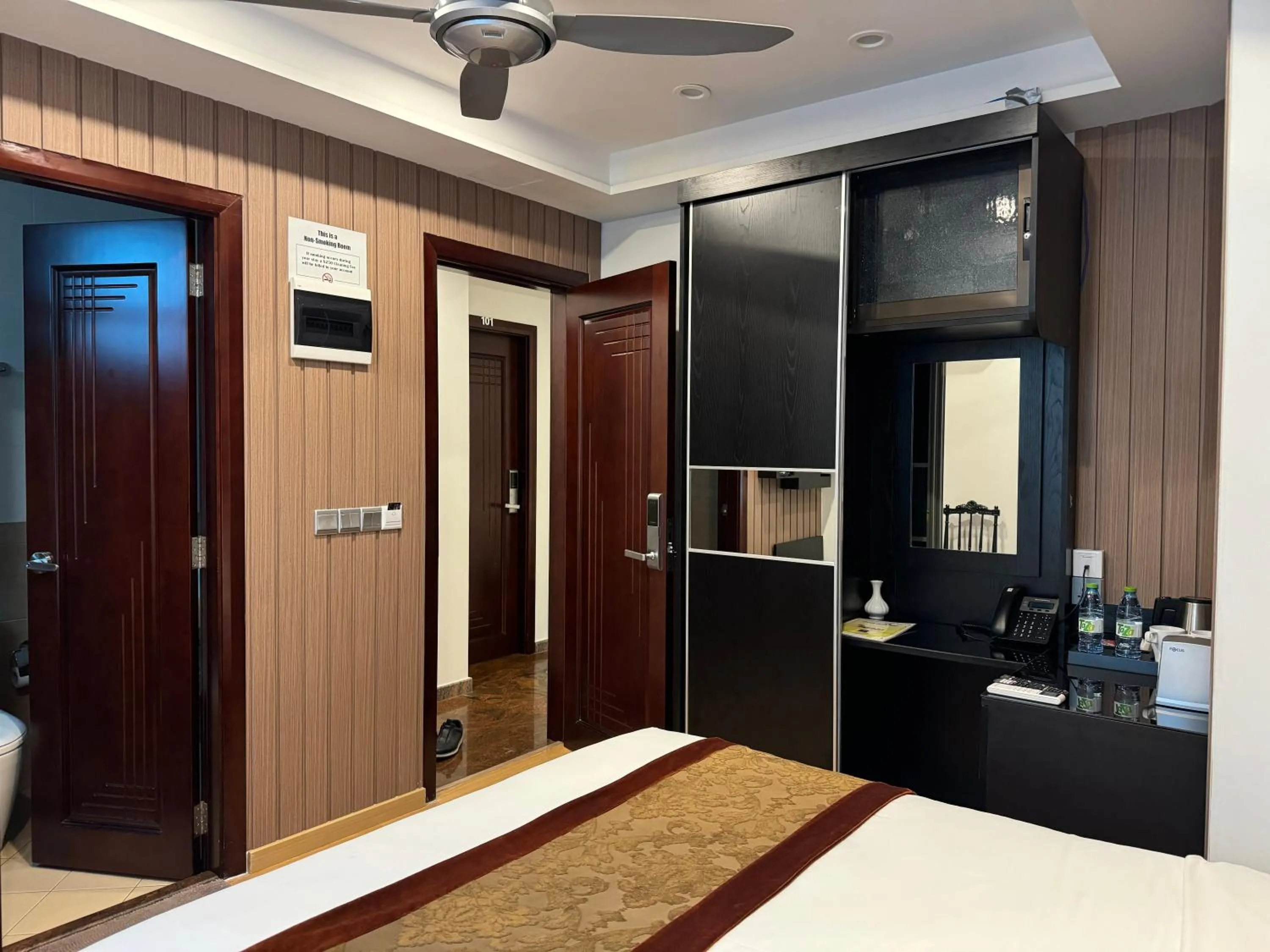 Bedroom, Bed in Rivethi Beach