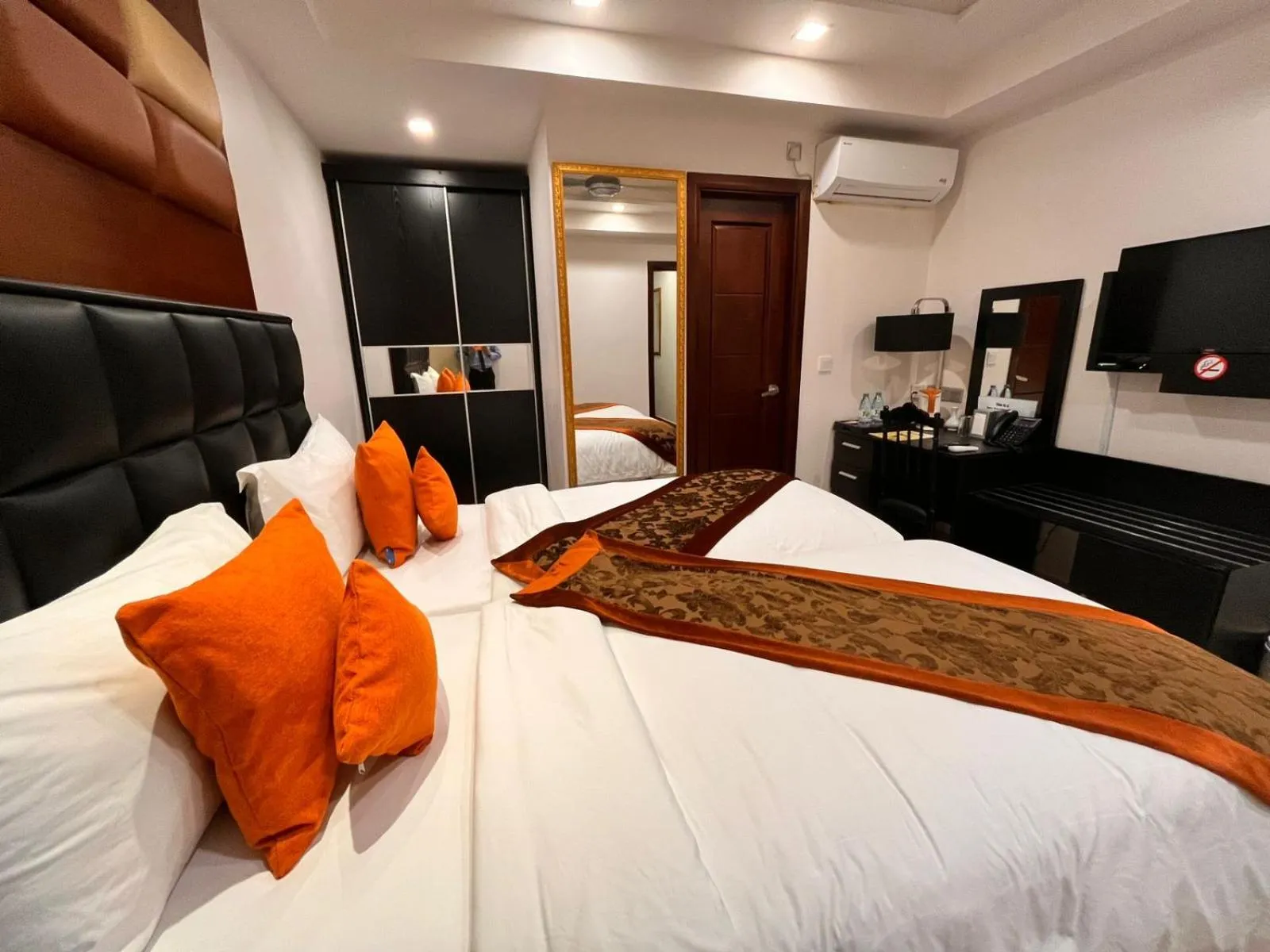 Bedroom, Bed in Rivethi Beach