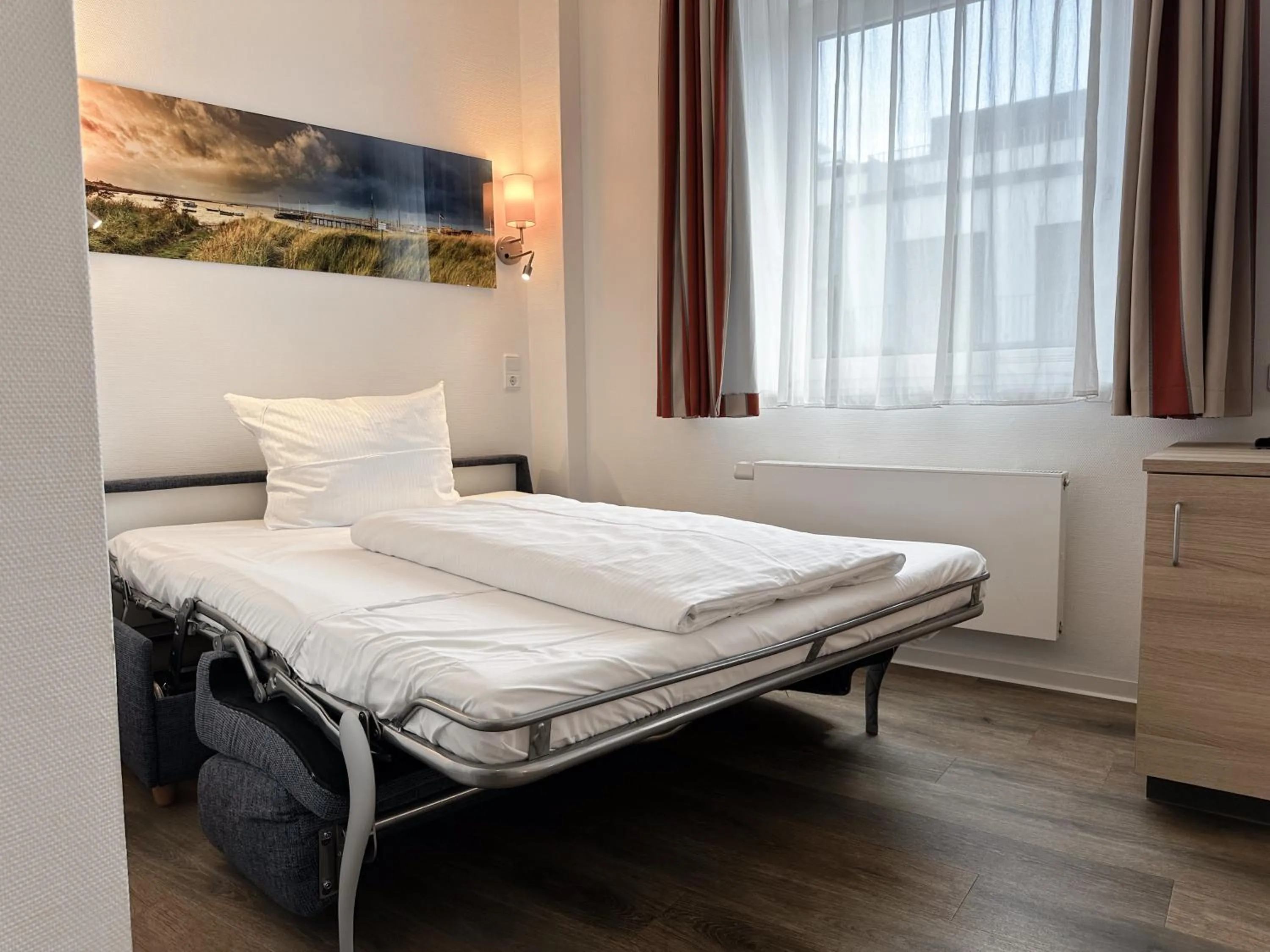 Photo of the whole room, Bed in Hotel Berliner Hof by Coffee Fellows Hotels