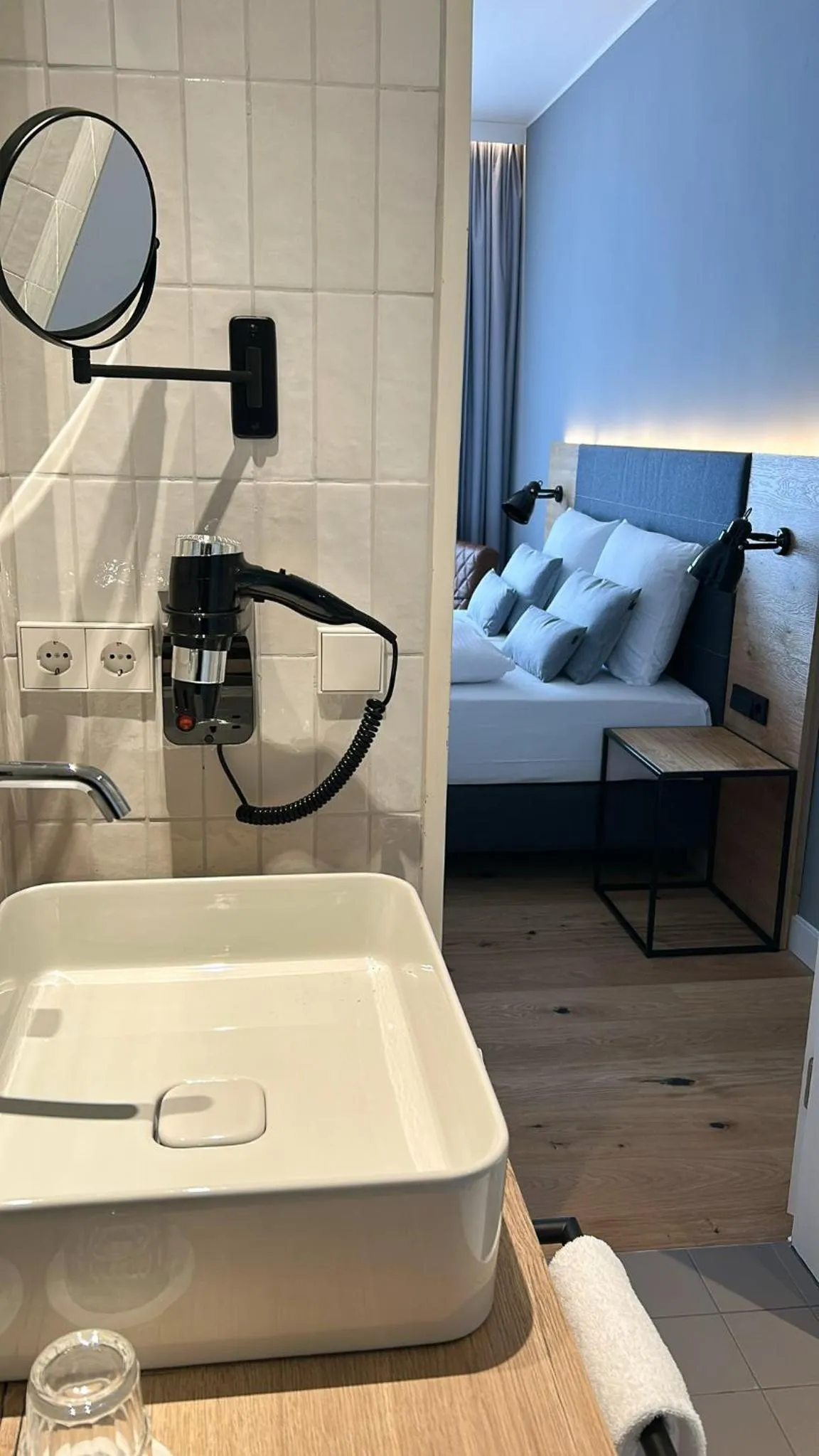 Bathroom, Bed in Hotel Berliner Hof by Coffee Fellows Hotels