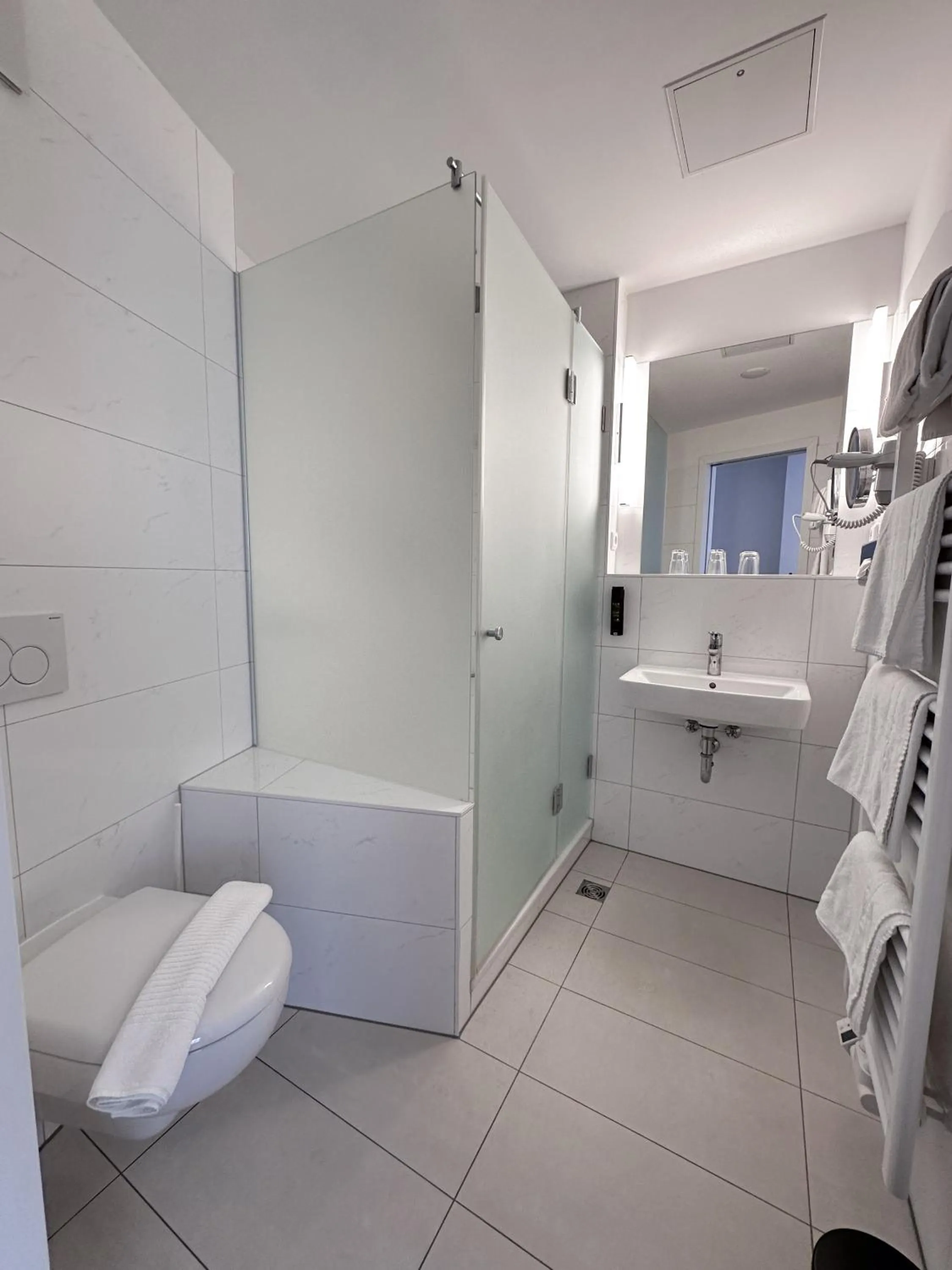 Bathroom in Hotel Berliner Hof by Coffee Fellows Hotels