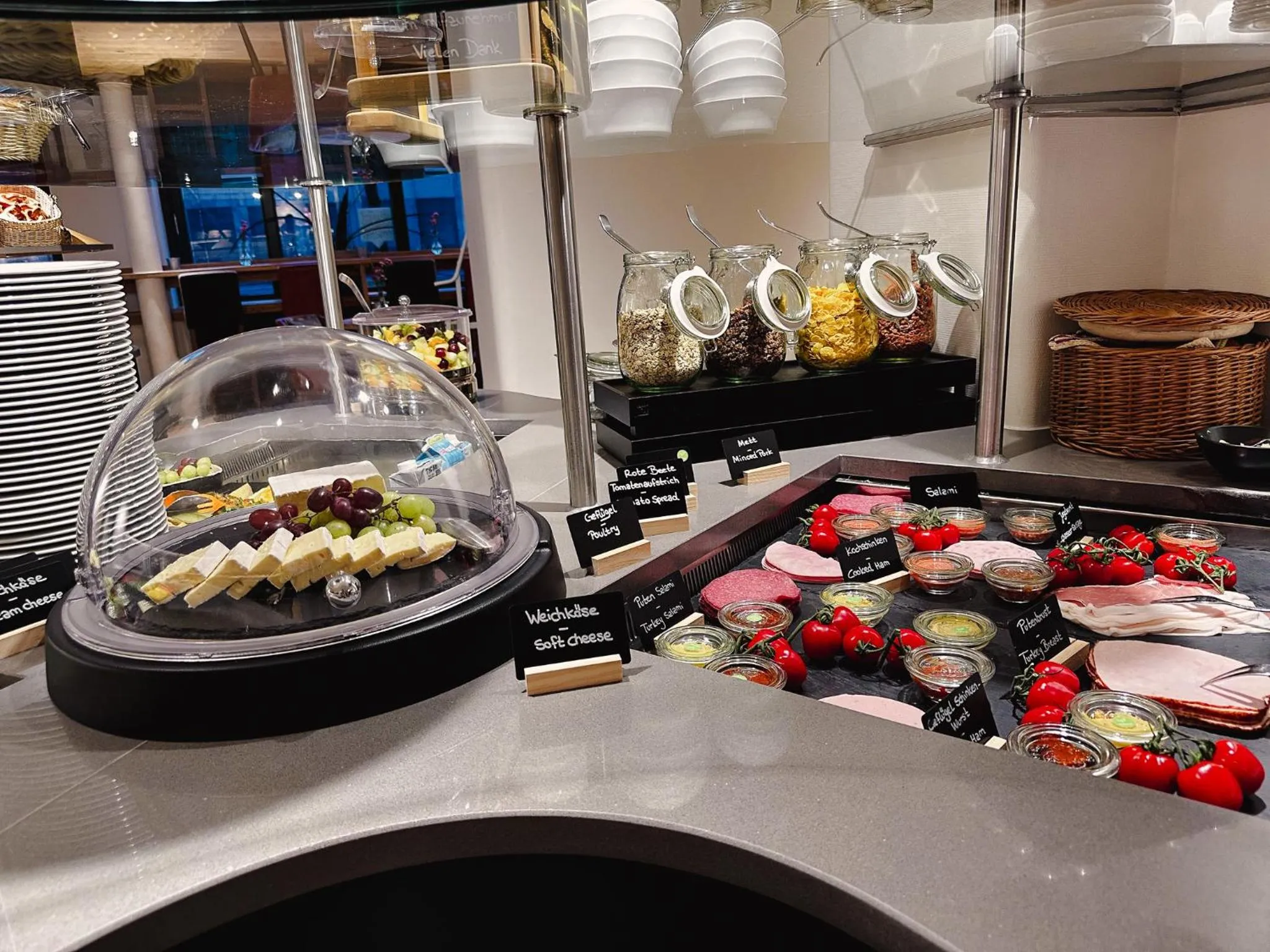 Buffet breakfast in Hotel Berliner Hof by Coffee Fellows Hotels