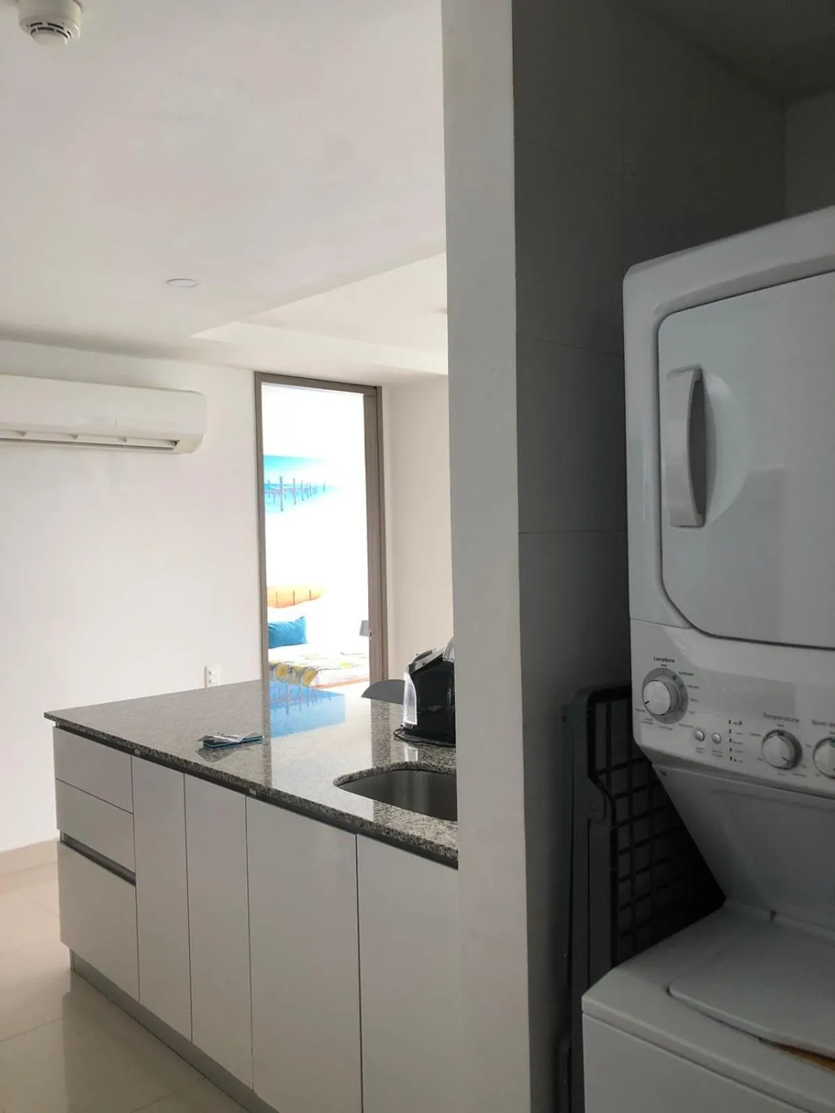 washing machine in Apartamentos frente al mar en Morros City