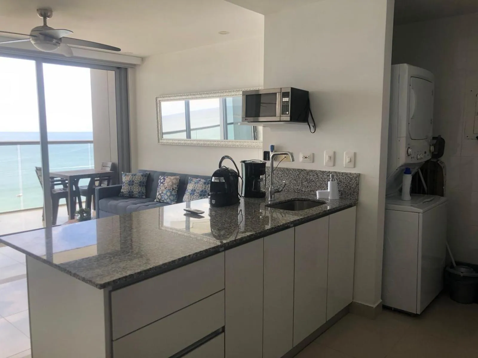 Kitchen or kitchenette in Apartamentos frente al mar en Morros City