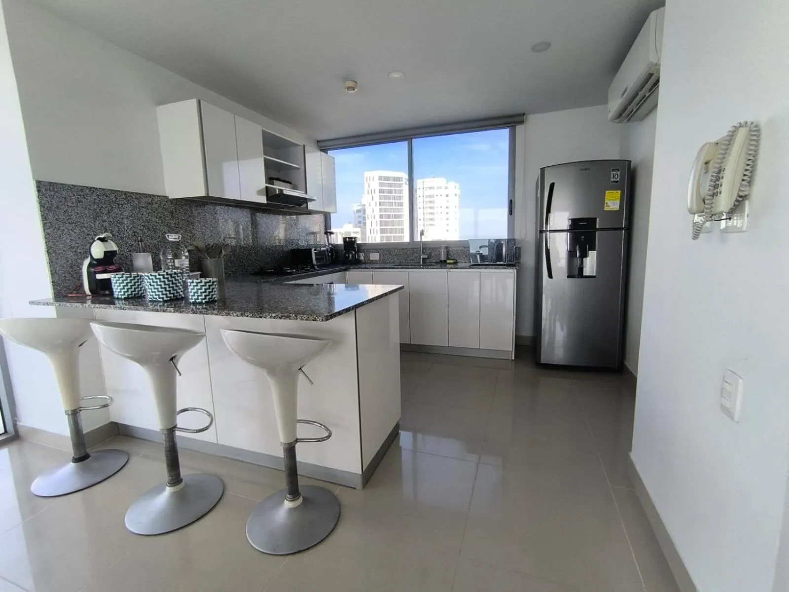 Kitchen or kitchenette in Apartamentos frente al mar en Morros City