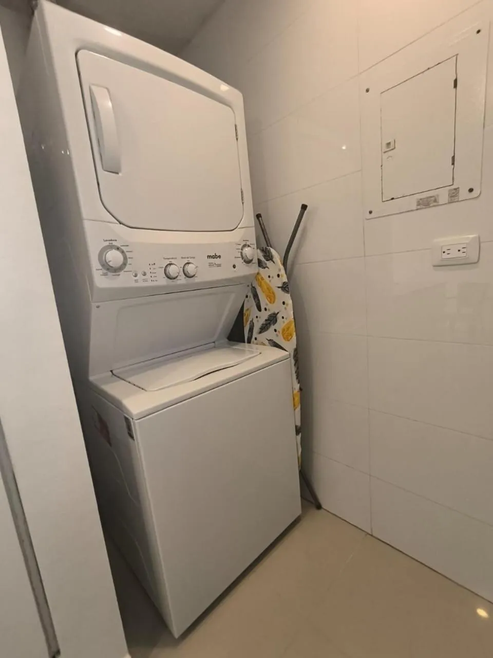 washing machine in Apartamentos frente al mar en Morros City