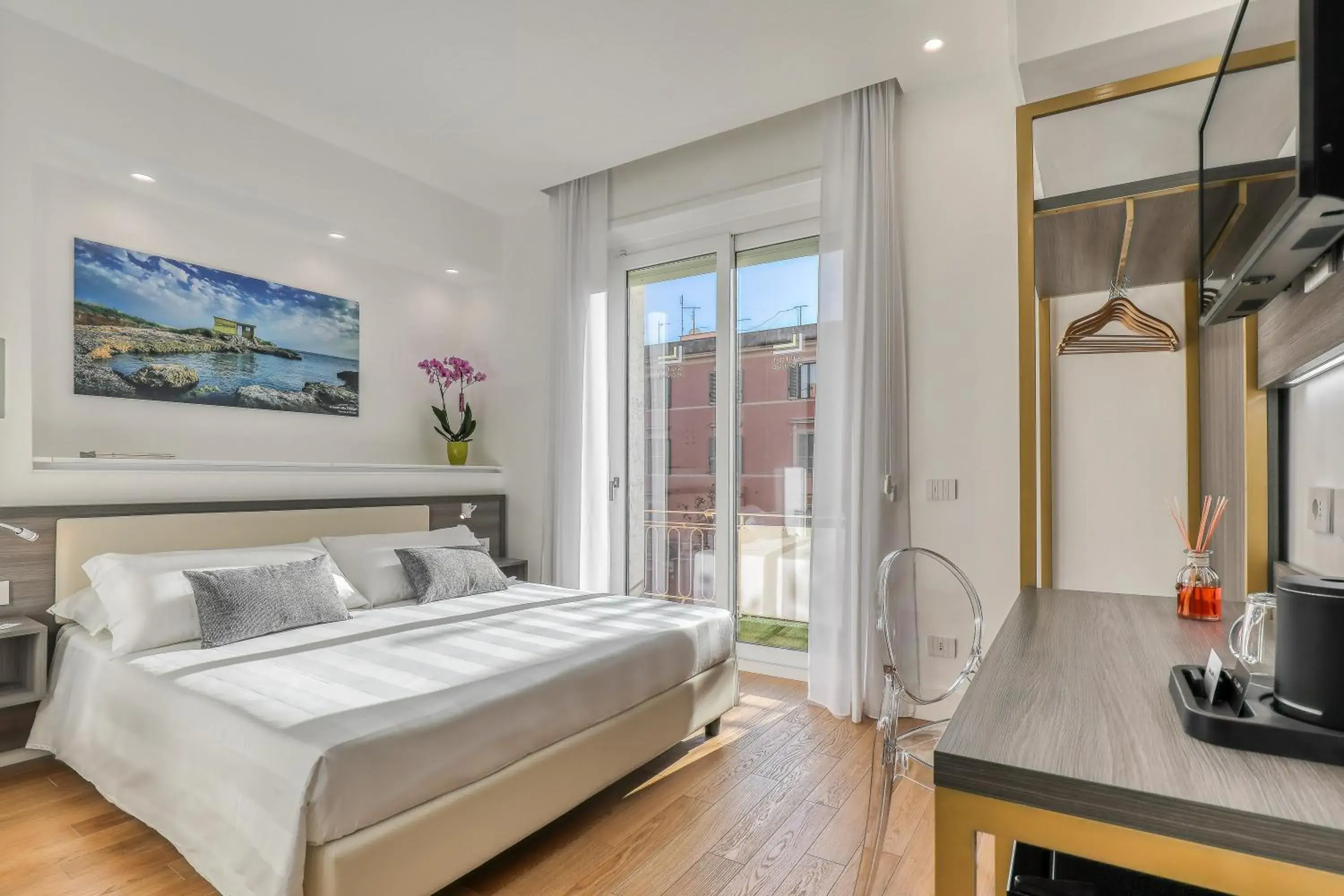 Double Room with Balcony - single occupancy in Gallery Suite Double Room with Balcony - single occupancy in Gallery Suite